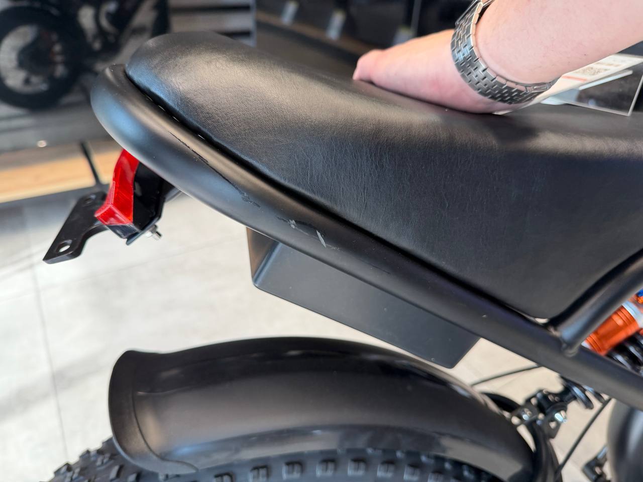 Електровелосипед 2E EB11 20", Червоно-Чорнийфото