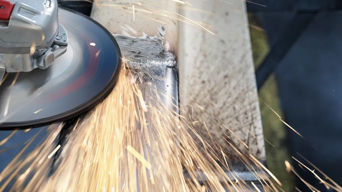 Диск шлифовальный Bosch Professional для металла 180x6x22.23мм (2.608.603.183) фото 