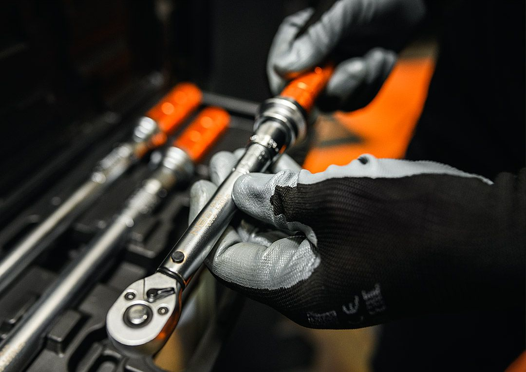 Рукавички робочі Neo Tools поліестер з нітриловим покриттям, р.8, сіро-чорний (97-647K-8)фото