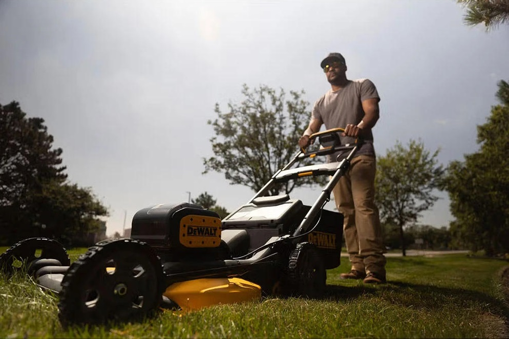 Газонокосилка аккумуляторная DeWalt 2х18В 53см 67л 25-102мм 28кг без АКБ и ЗУ фото 2