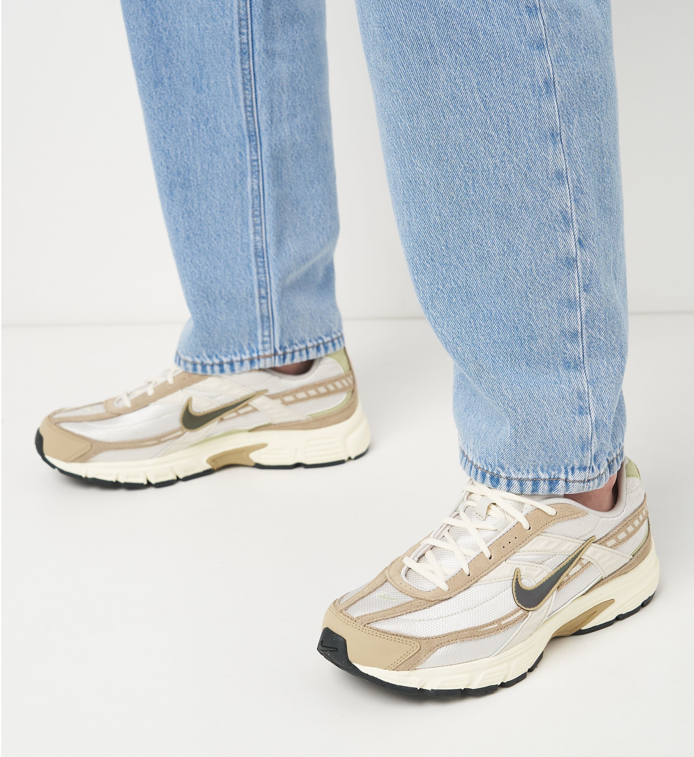 Кроссовки мужские NIKE Initiator HJ7683-072 40 (7 US) бежевые фото 