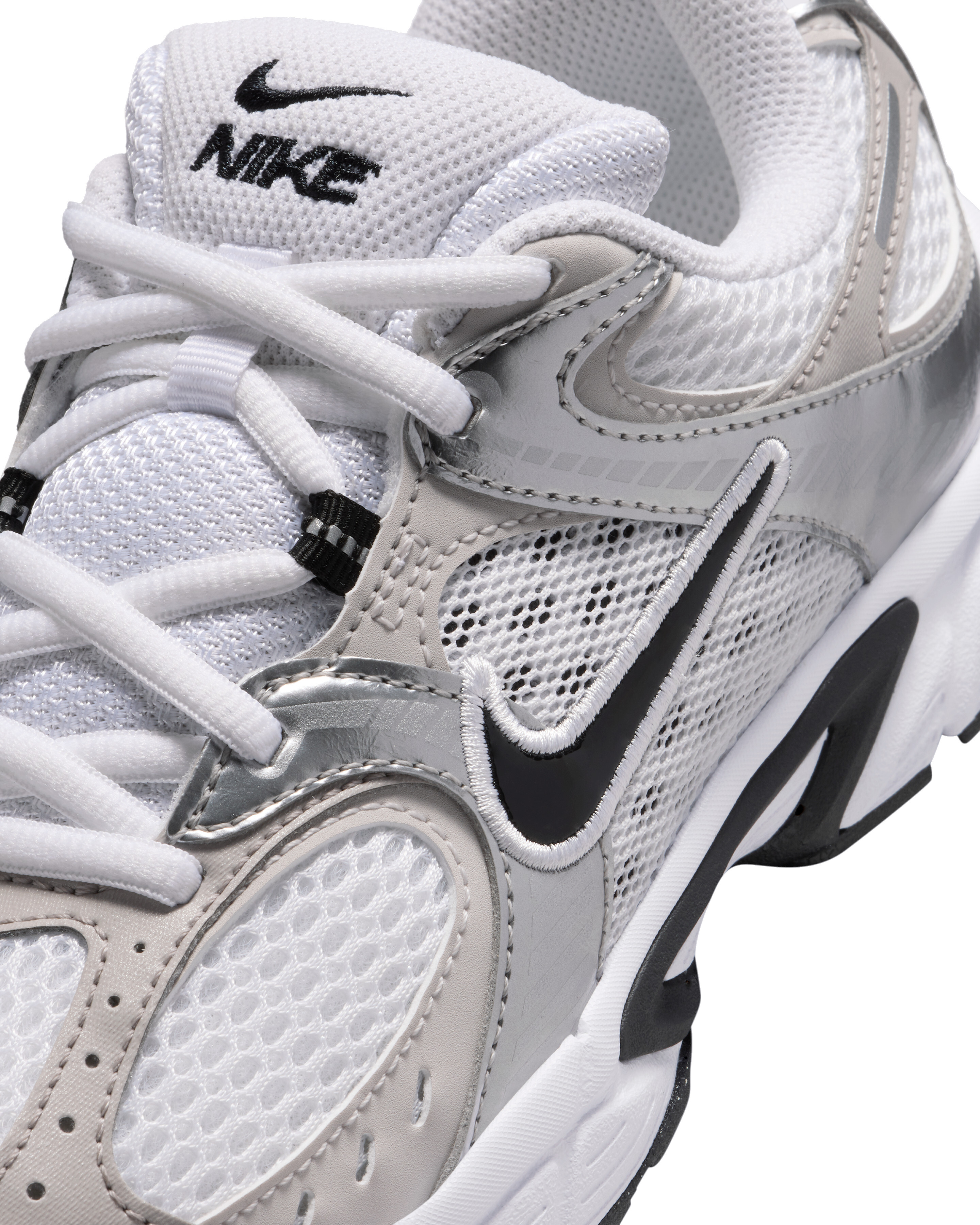 Кроссовки подростковые NIKE V5 Rnr (Gs) HQ6411-100 40 (7Y US) белые фото 