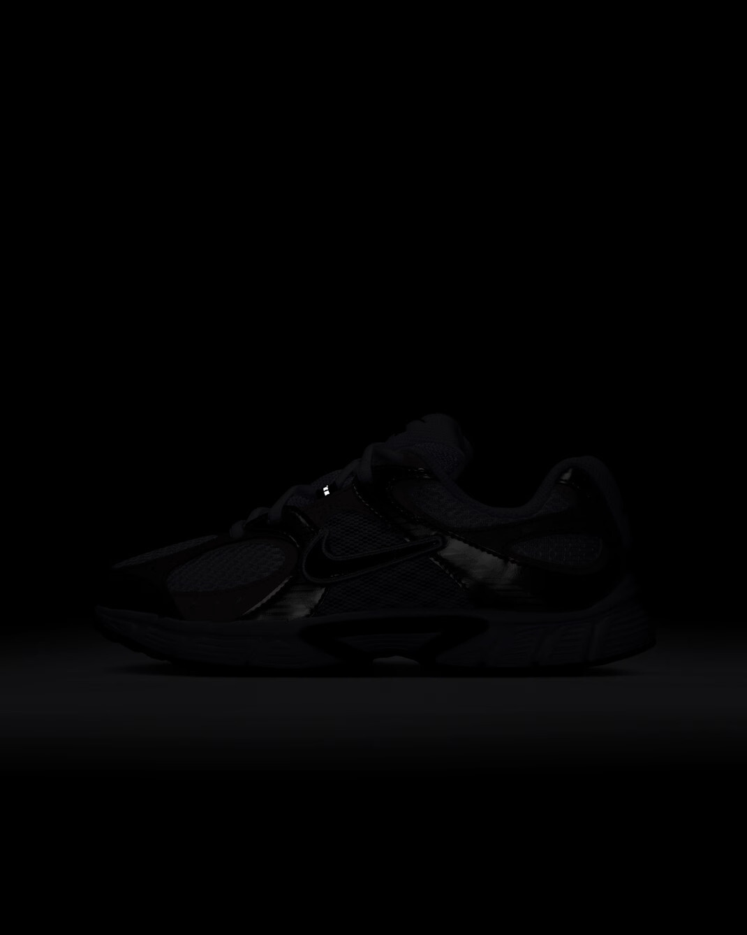 Кроссовки подростковые NIKE V5 Rnr (Gs) HQ6411-100 35,5 (3.5Y US) белые фото 