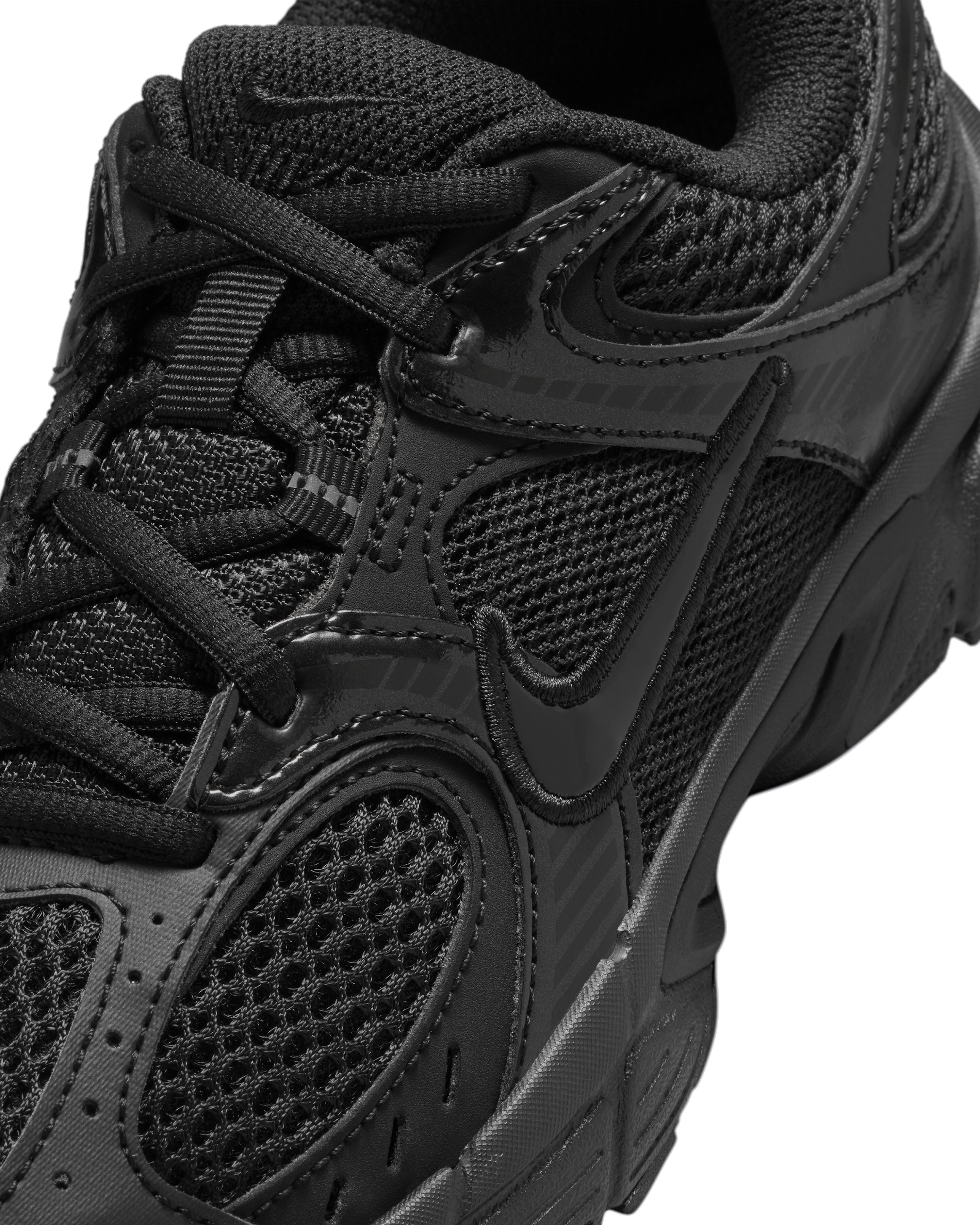 Кроссовки подростковые NIKE V5 Rnr (Gs) HQ6411-002 40 (7Y US) черные фото 