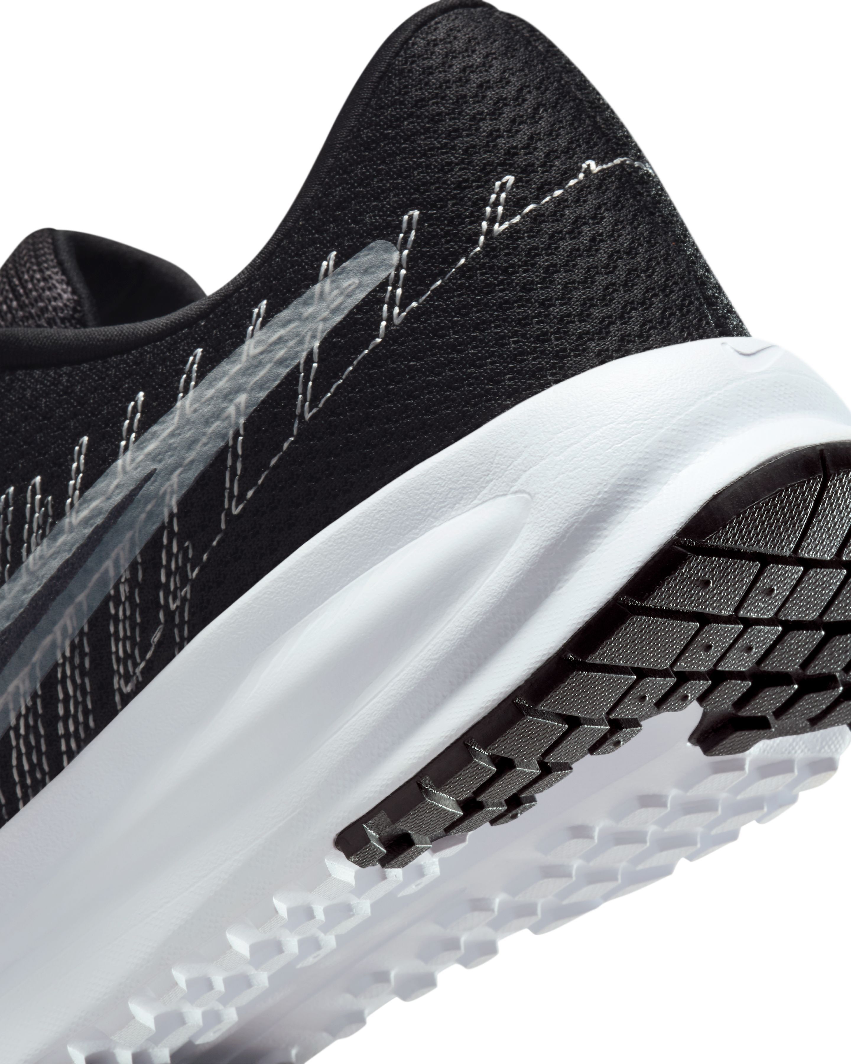 Кроссовки женские NIKE W Run Defy HM9593-002 41 (9,5 US) черные фото 