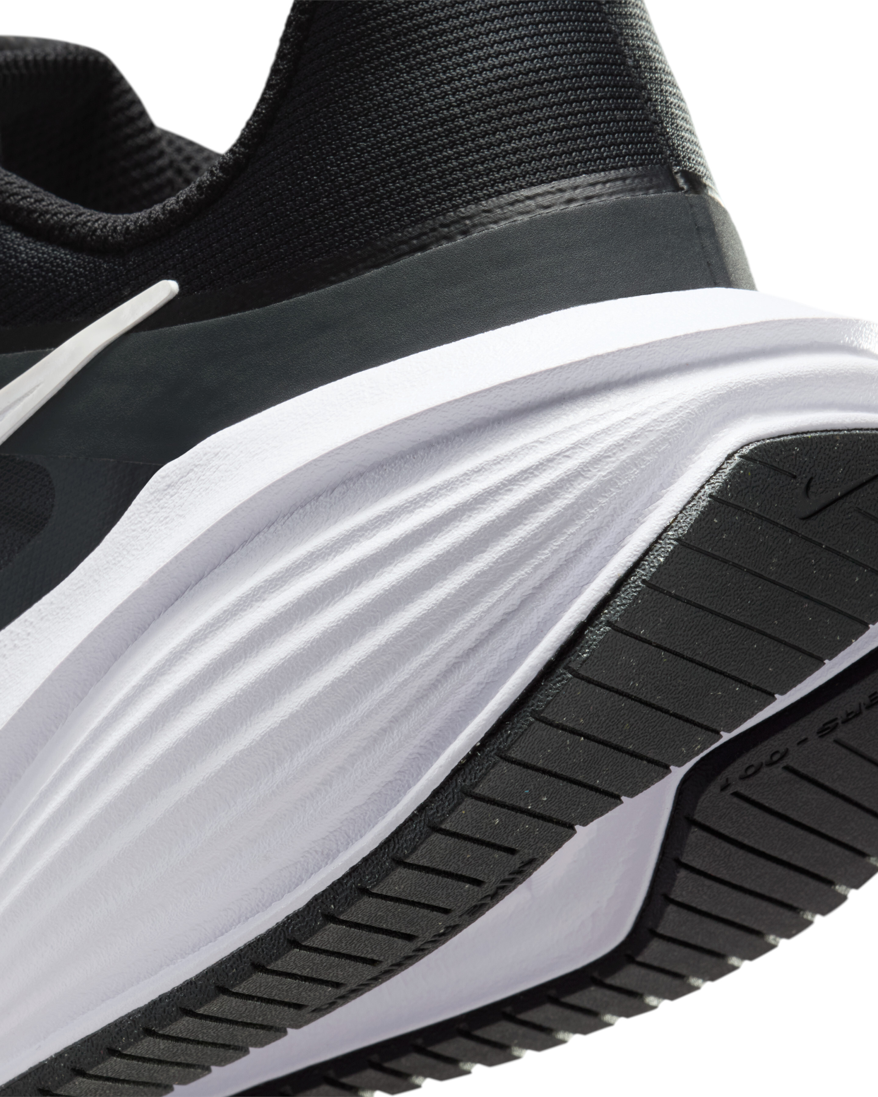 Кросівки чоловічі NIKE Downshifter 14 IB1895-002 45 (11 US) чорні/біліфото