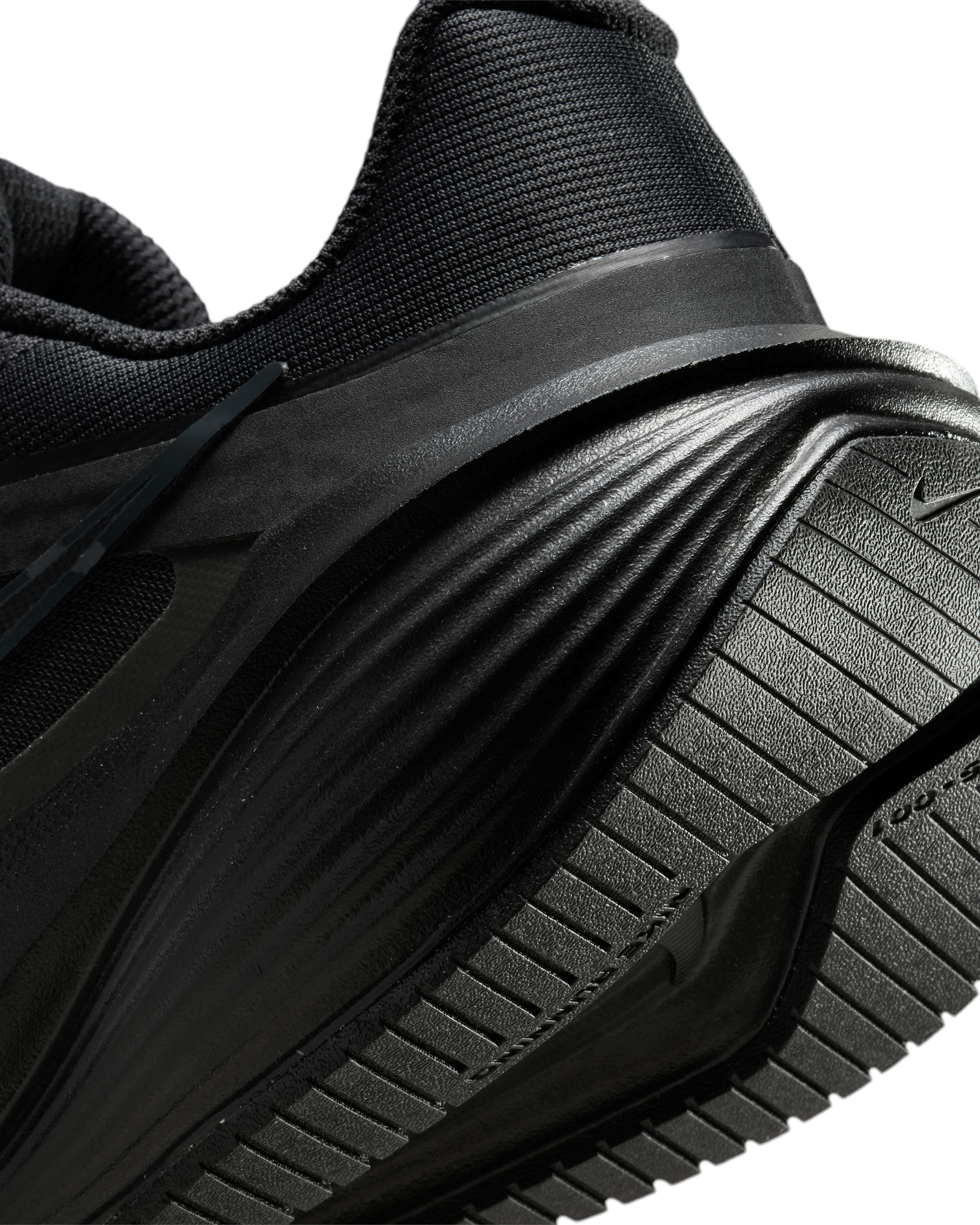 Кросівки чоловічі NIKE Downshifter 14 IB1895-001 42 (8,5 US) чорніфото
