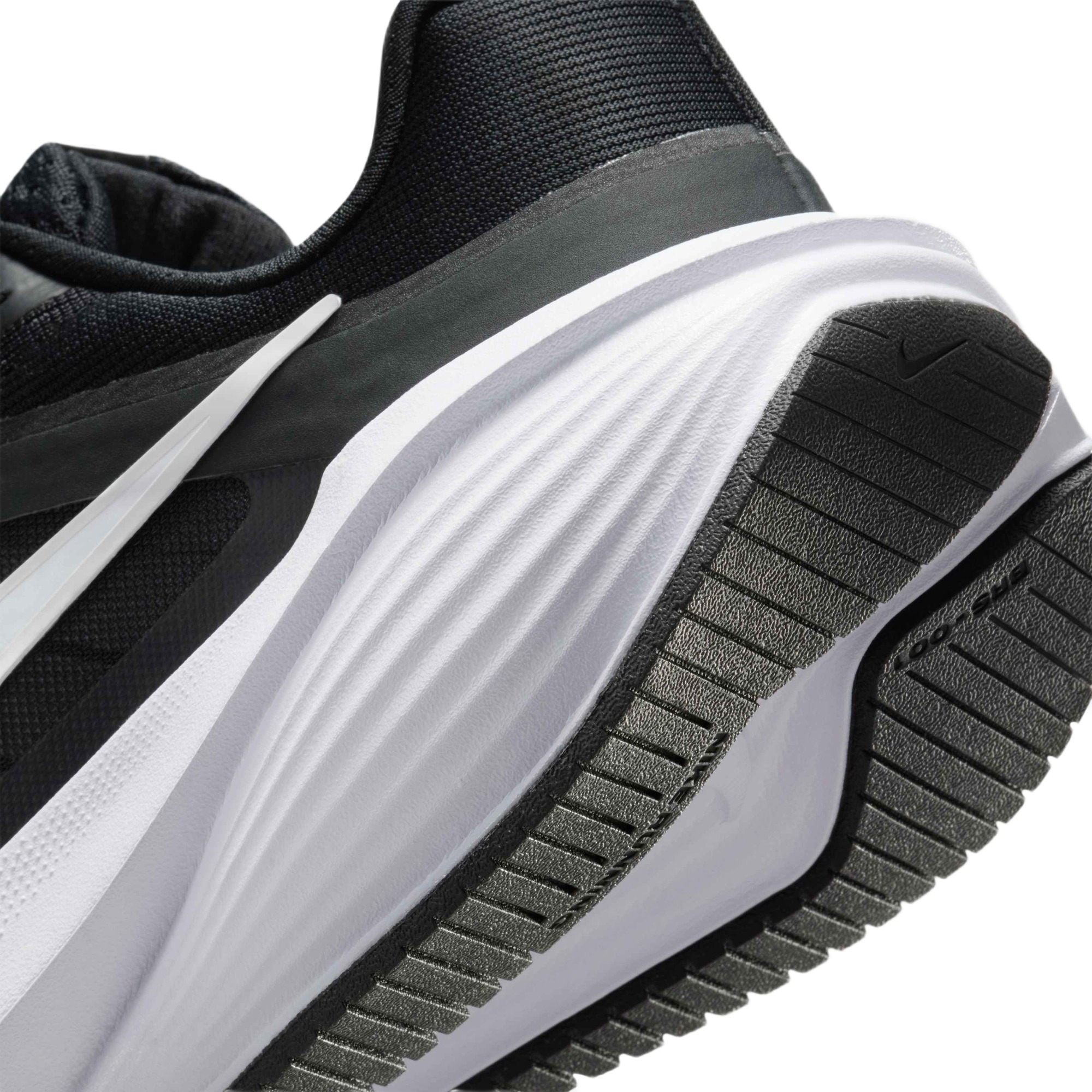 Кроссовки женские NIKE W Downshifter 14 IB1899-002 38 (7 US) черные/белые фото 