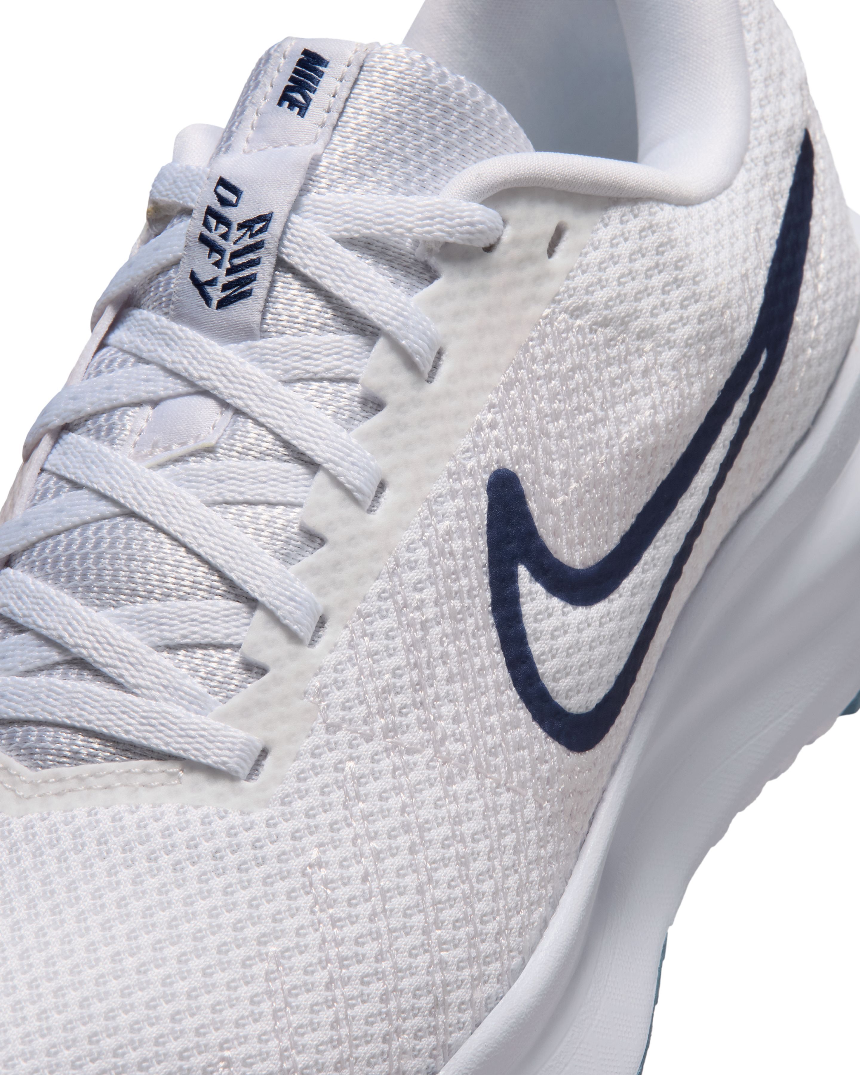 Кроссовки женские NIKE W Run Defy HM9593-109 38,5 (7,5 US) белые фото 