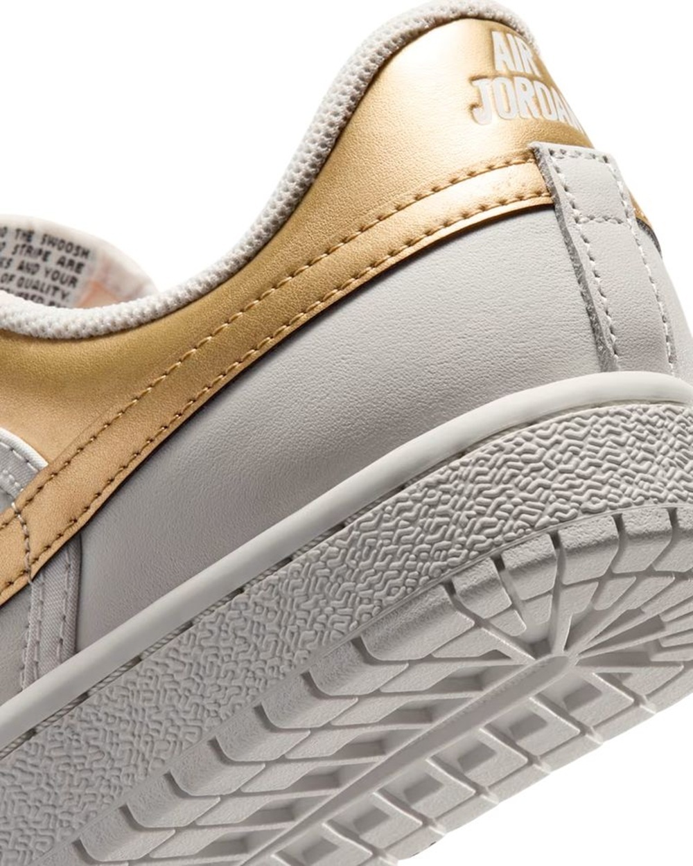 Кросівки жіночі NIKE Wmns Air Jordan Skyline Low IQ6586-100 39 (8 US) біліфото
