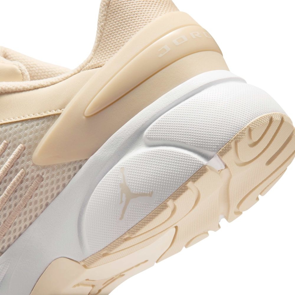 Кроссовки женские NIKE Wmns Jordan Trunner Flow IQ0701-200 38 (7 US) бежевые фото 7