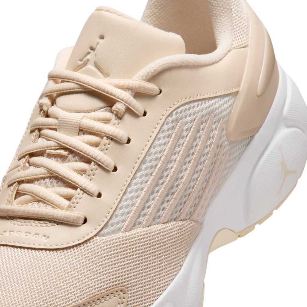 Кроссовки женские NIKE Wmns Jordan Trunner Flow IQ0701-200 38 (7 US) бежевые фото 6