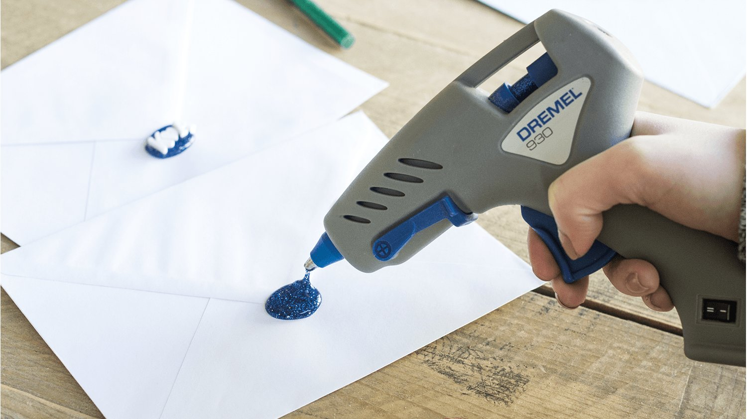 Пистолет клеевой Dremel GlueGun 930, стержни 7мм, 105-165 град. фото 