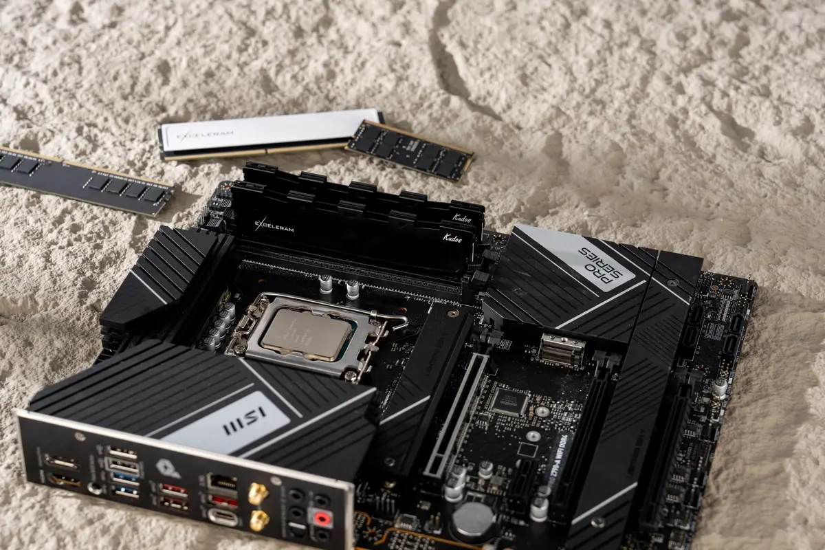 Пам'ять для ПК Exceleram DDR4 16GB (2x8GB) 3200 MHz Black Kudos (EKBLACK4163222AD) фото4
