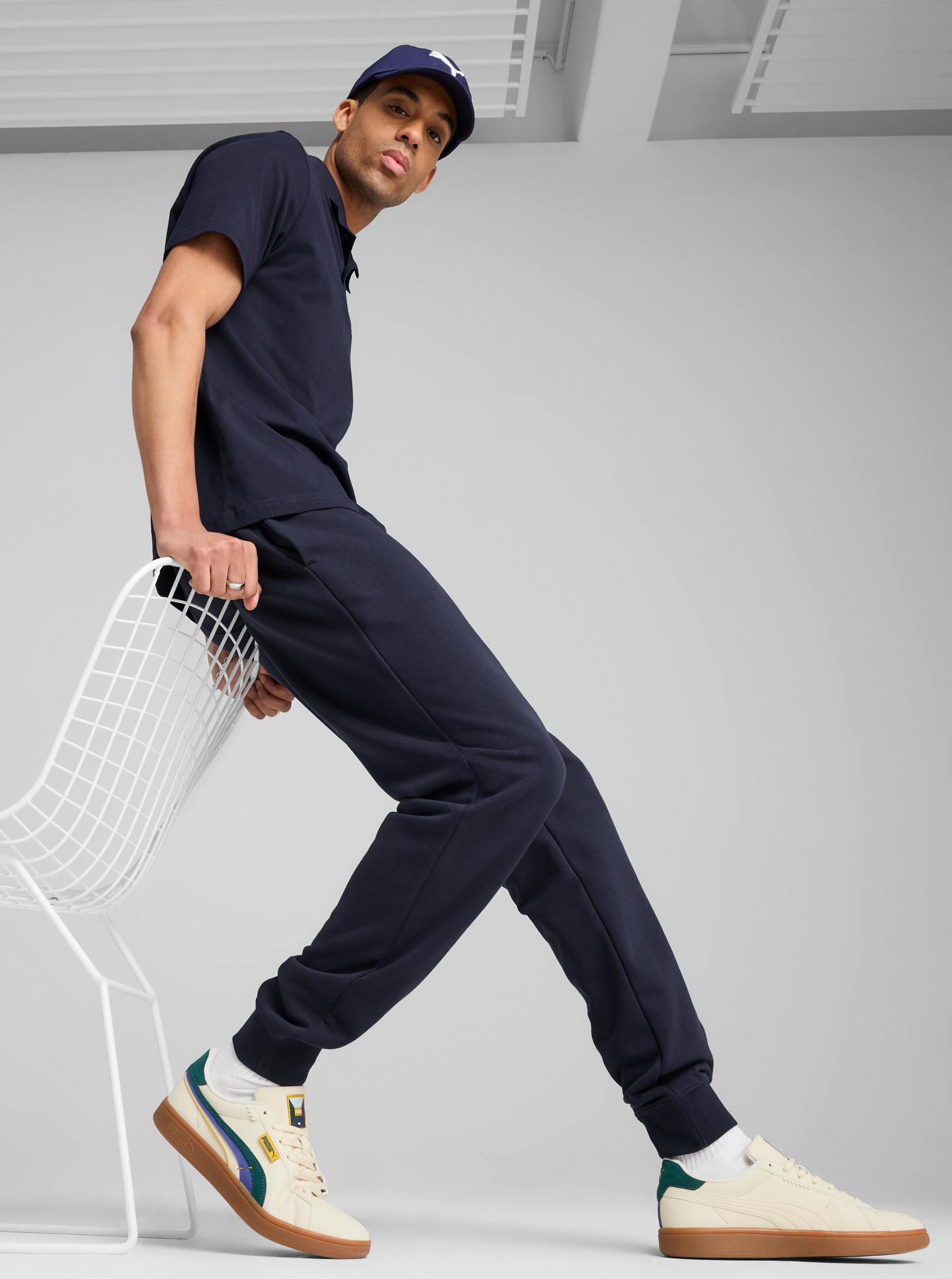 Спортивные штаны мужские Puma Ess No. 1 Logo Seatpants 682608-16 S темно-синие фото 5