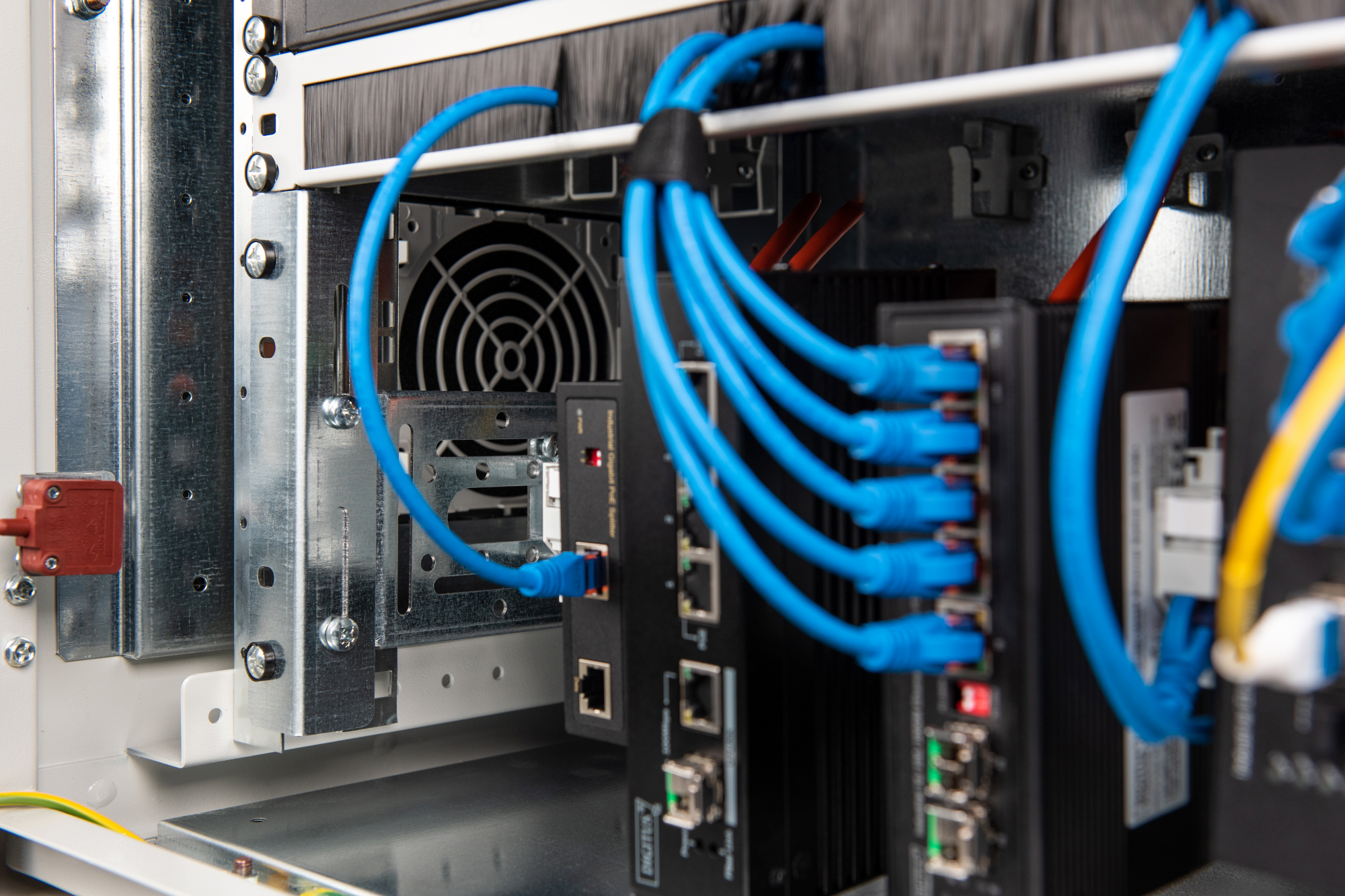Кронштейн DIGITUS 19" 4U DIN Rail Holder (DN-19-DIN-4U) фото 