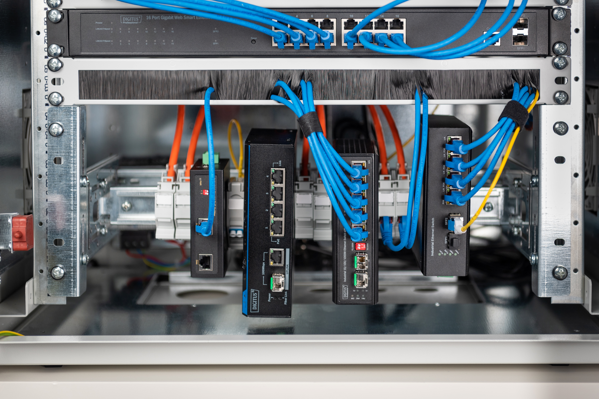 Кронштейн DIGITUS 19" 4U DIN Rail Holder (DN-19-DIN-4U) фото 