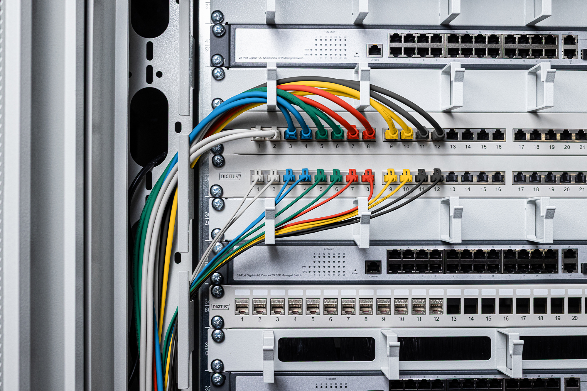 Патч-корд DIGITUS CAT 6 U-UTP Sliim, 1 м, AWG 32/7, Cu, LSZH, серый (DK-1618-010S) фото 