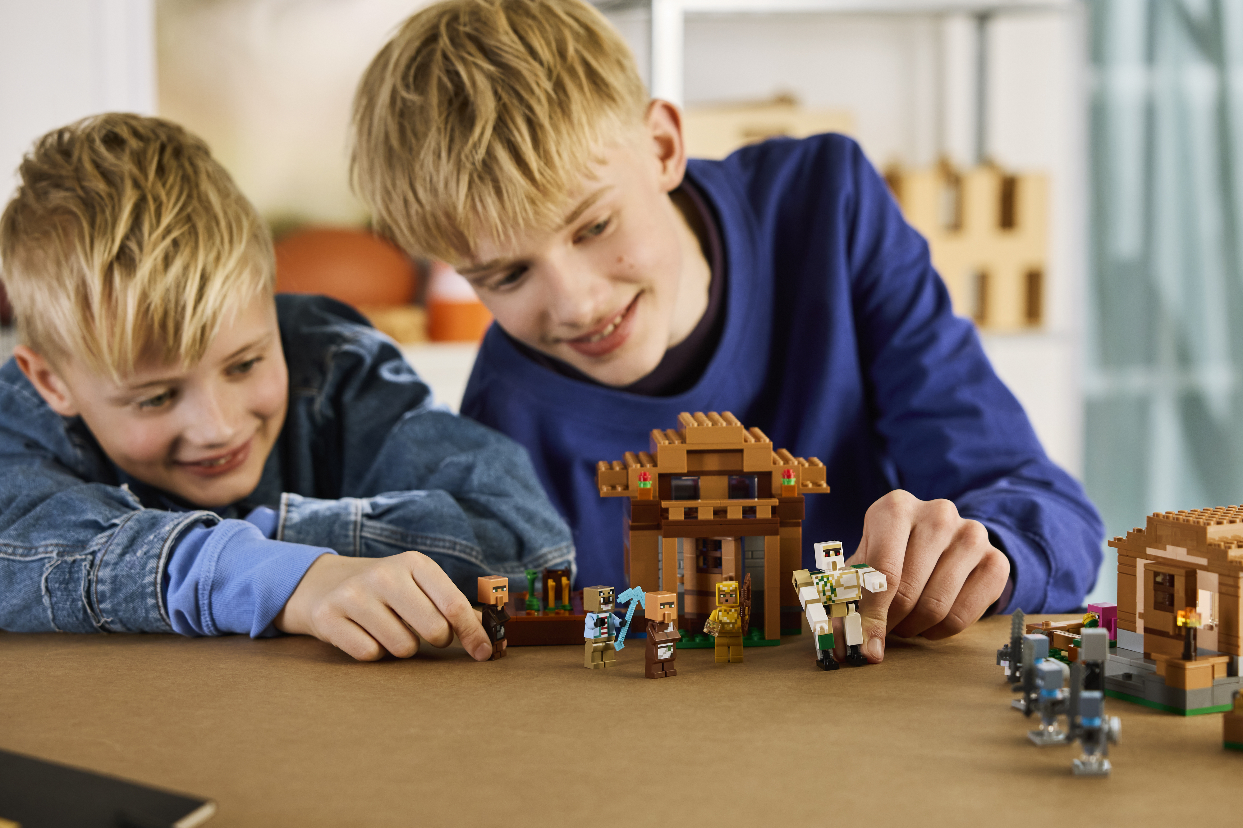 LEGO 21596 Minecraft Нападение вызывателя на деревню фото 