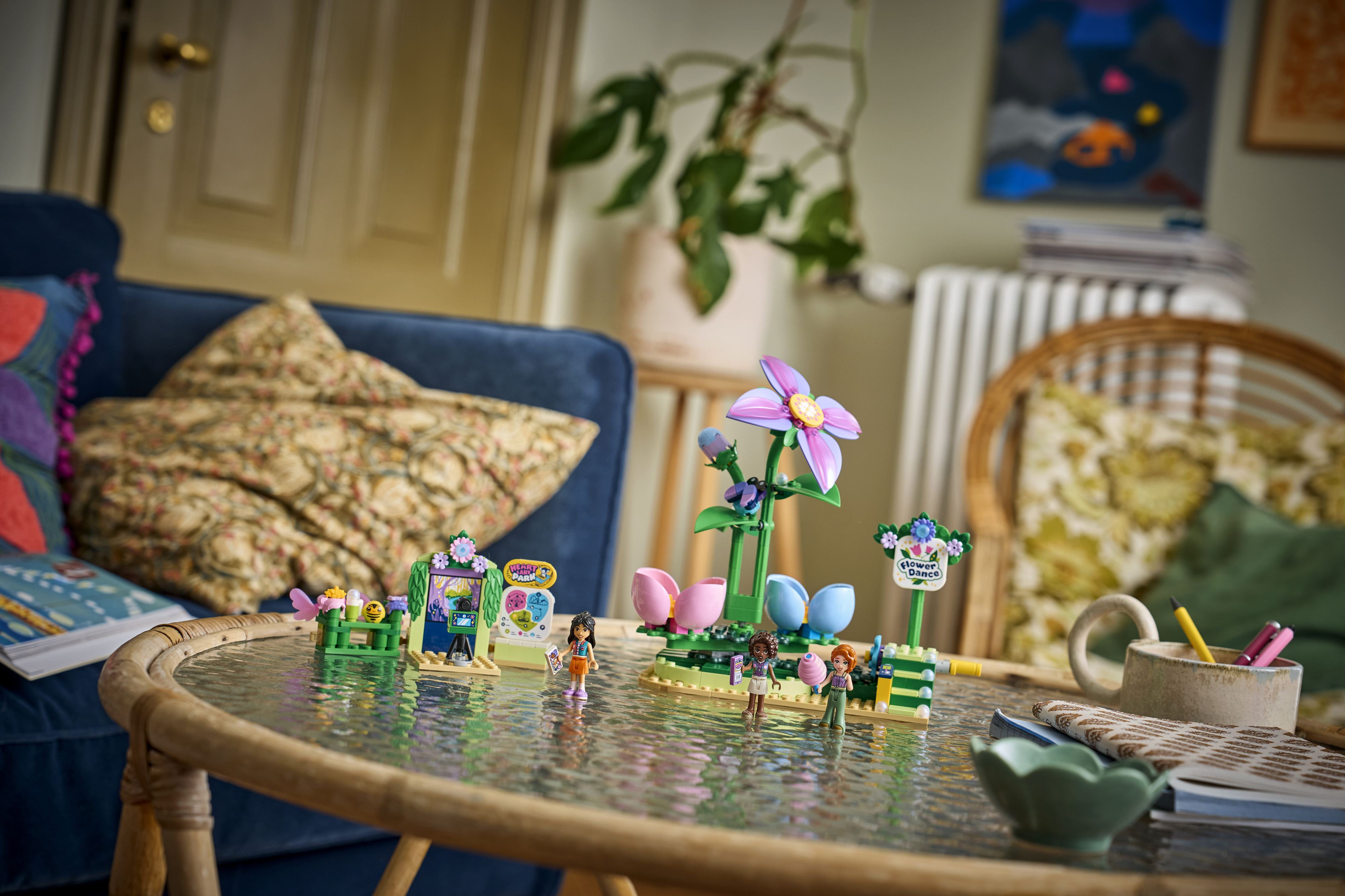 LEGO 42702 Friends Карусель с цветами и чашками и сказочная фотобудка фото 10