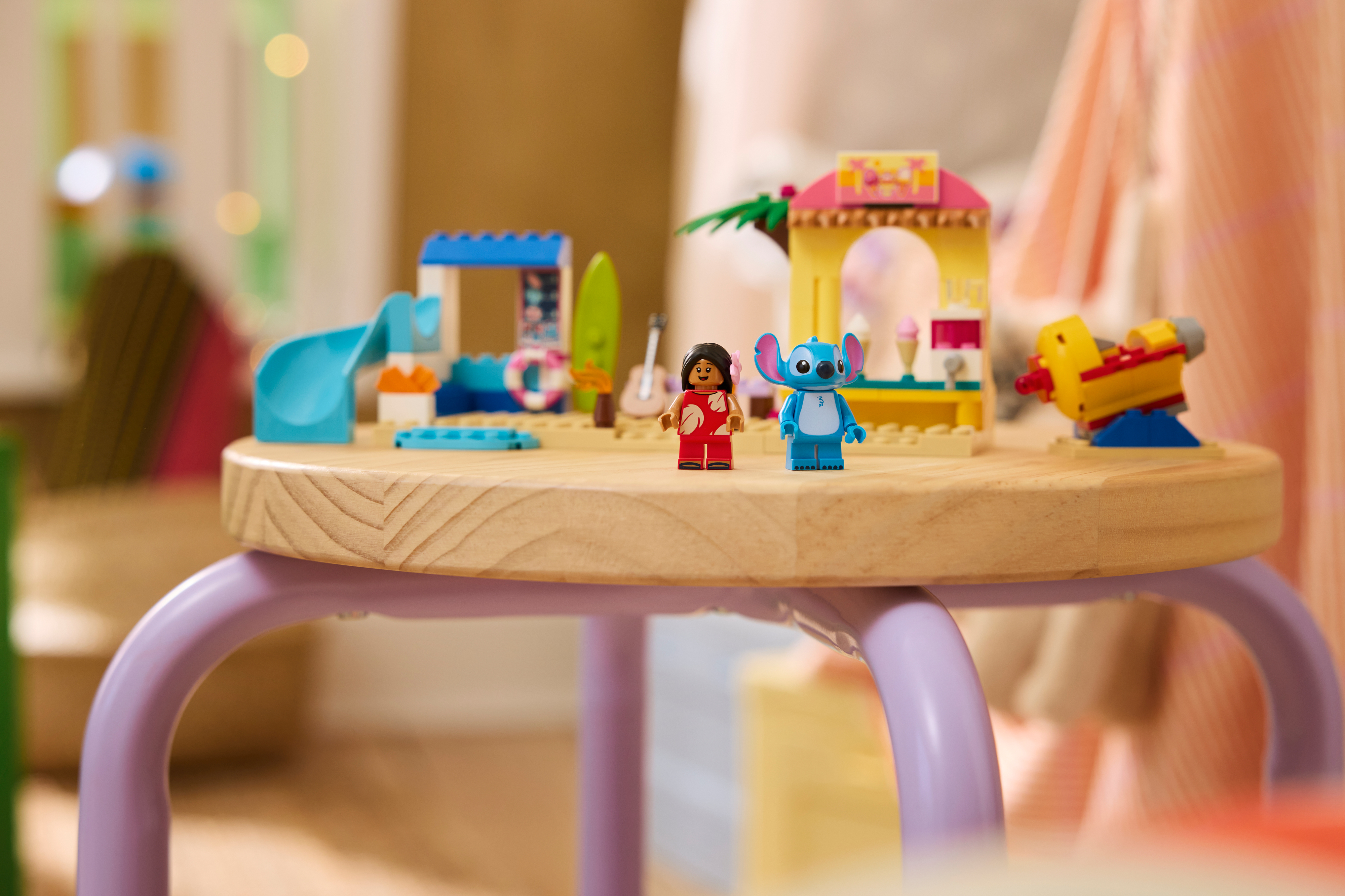 LEGO 43280 Disney Веселье на пляже с Лило и Стичом фото 