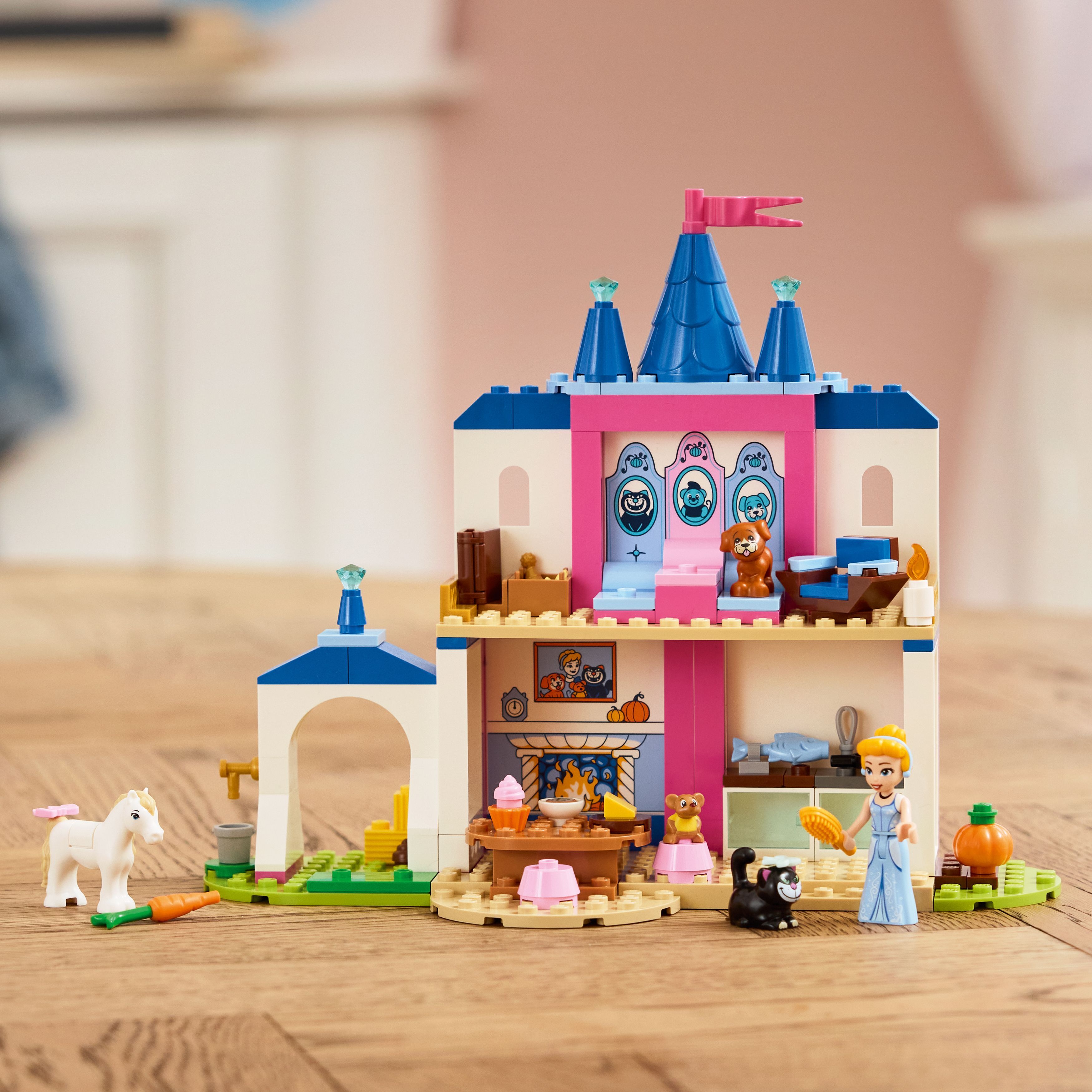 LEGO 43283 Disney Замок Золушки и ее друзей-животных фото 