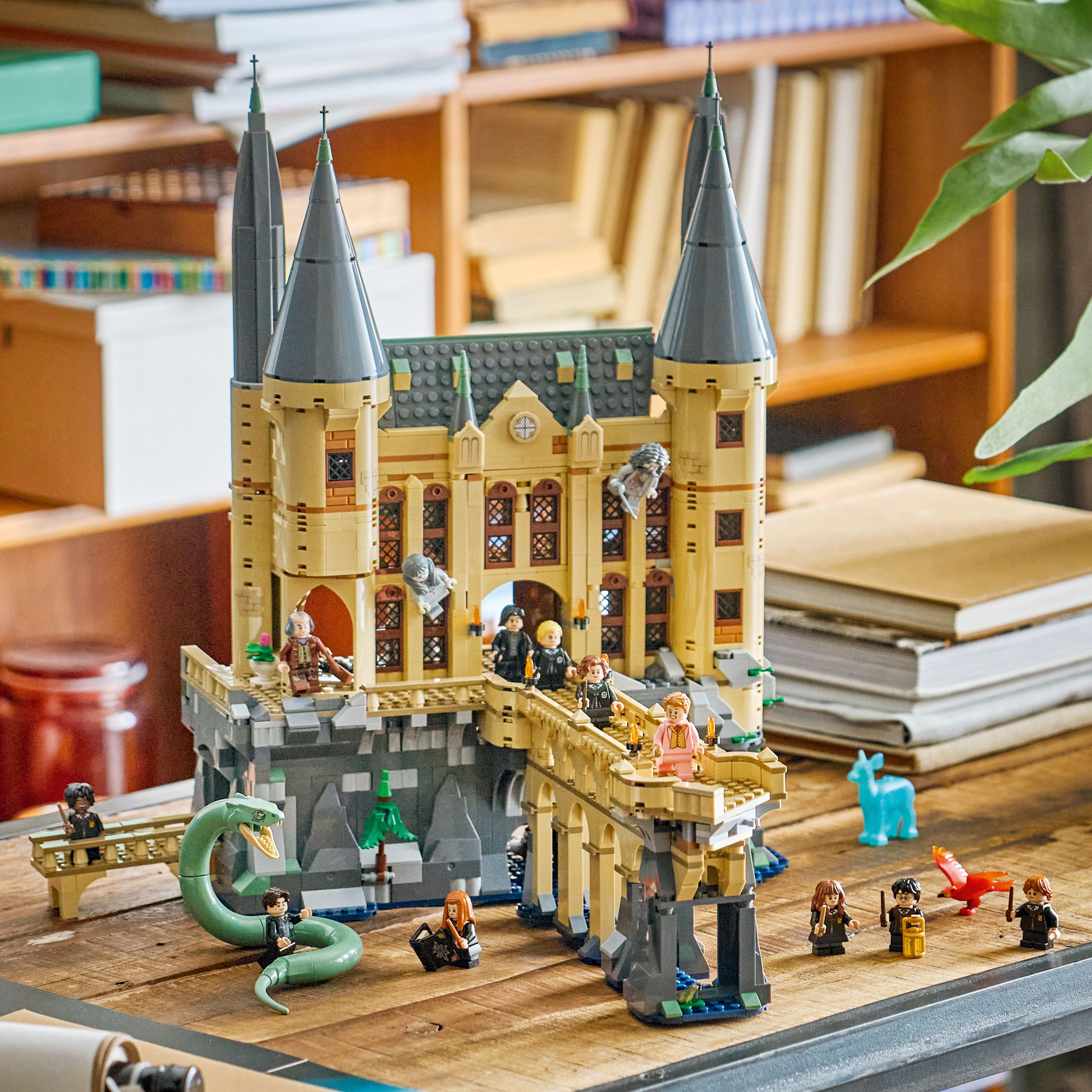 LEGO 76473 Harry Potter Замок Хогвартс: Восточное крыло фото 