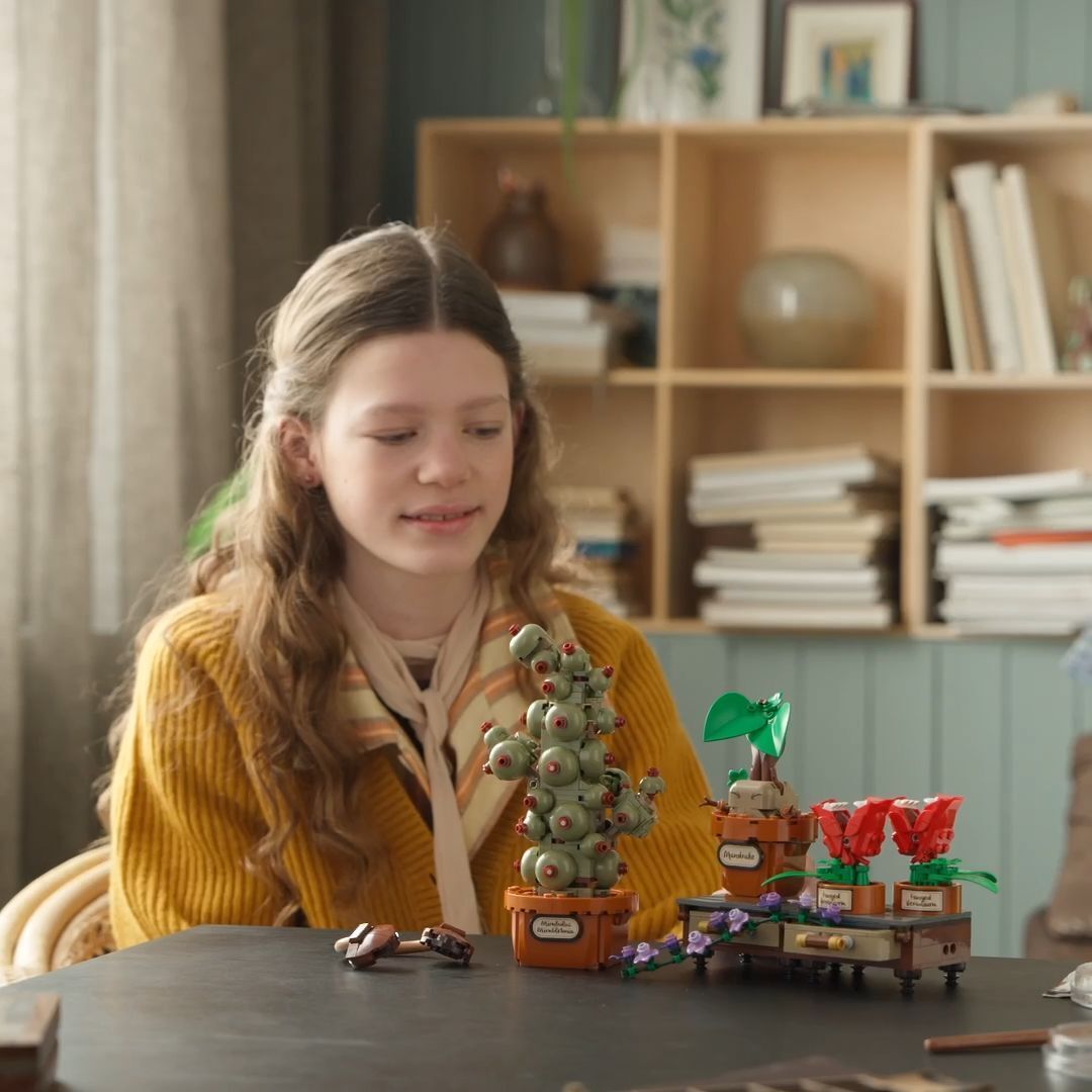 LEGO 76474 Harry Potter Рослини з курсу гербології в Гоґвортсіфото
