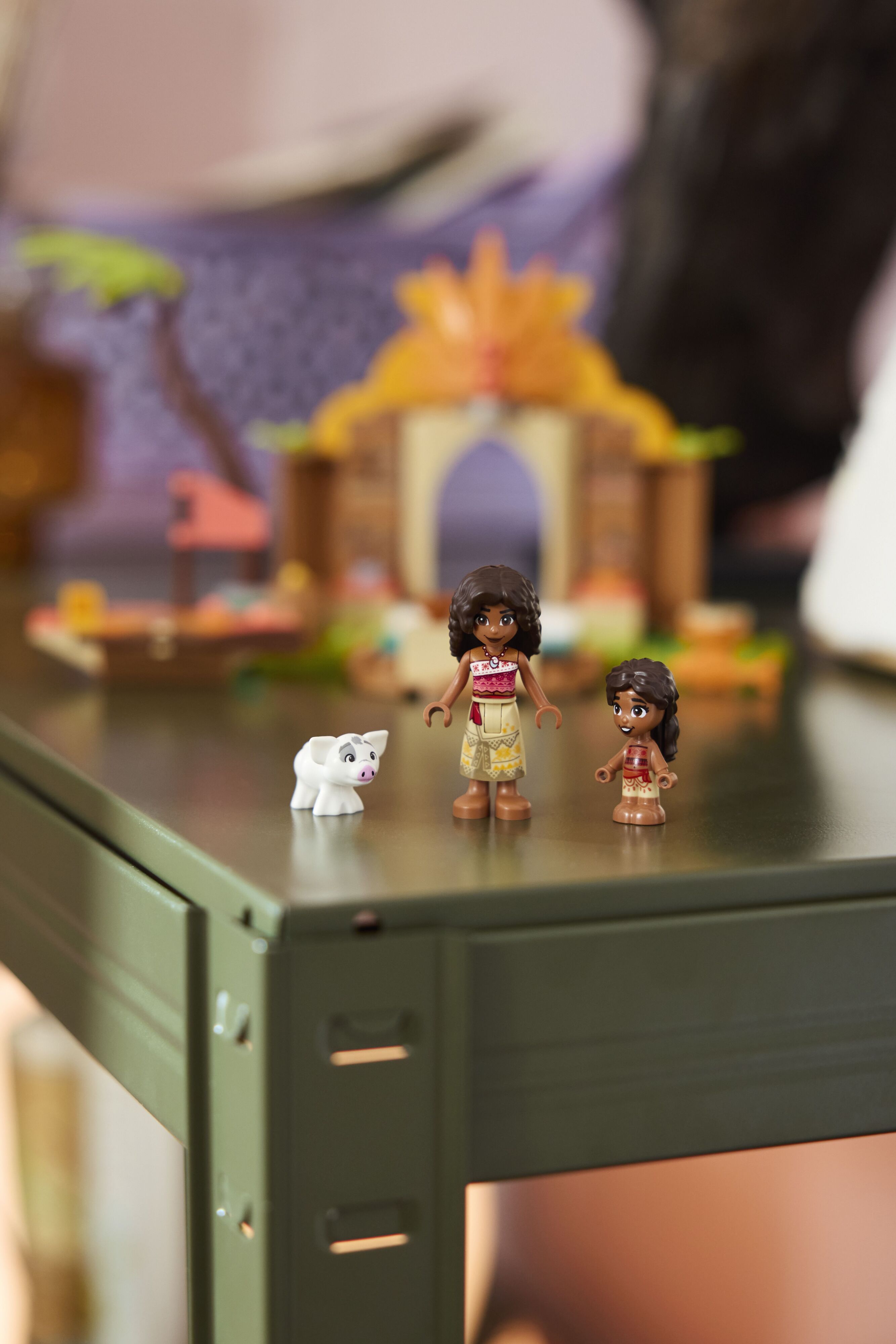 LEGO 43282 Disney Princess Сільський будиночок та човенфото