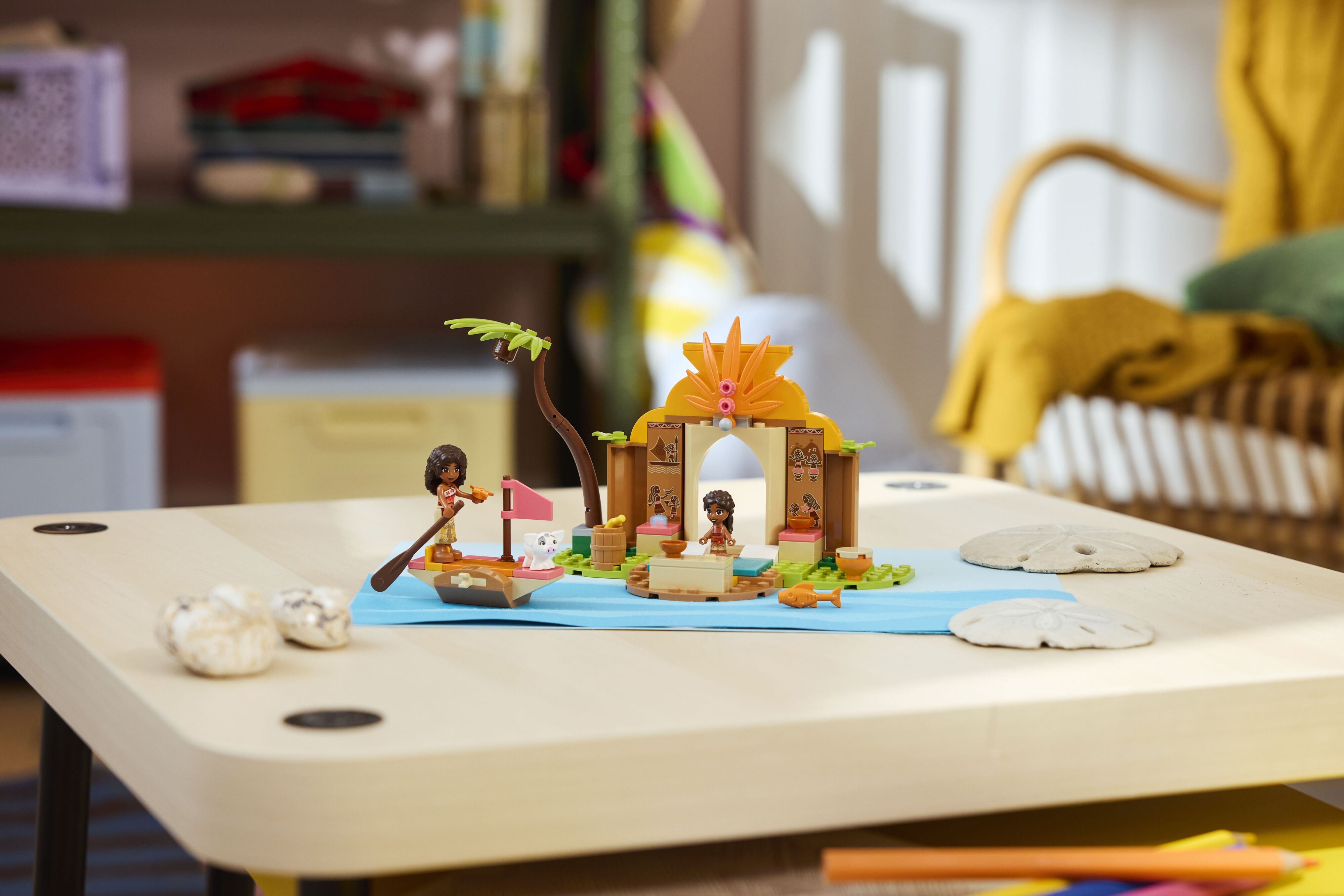 LEGO 43282 Disney Princess Сільський будиночок та човенфото