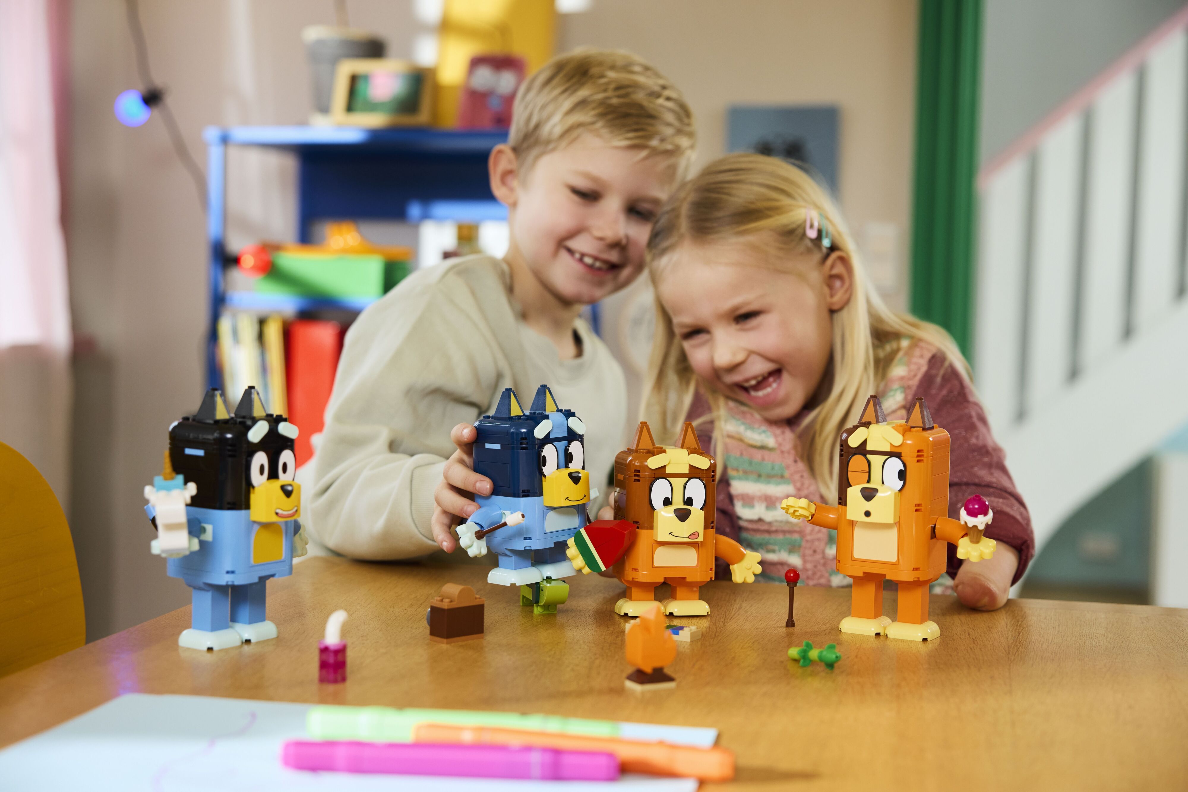 LEGO 11217 Bluey Семья Блуи из кубиков фото 