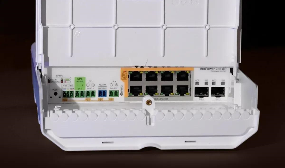 Коммутатор MikroTik Cloud Smart Switch (CSS610-8P-2S+OUT) фото 