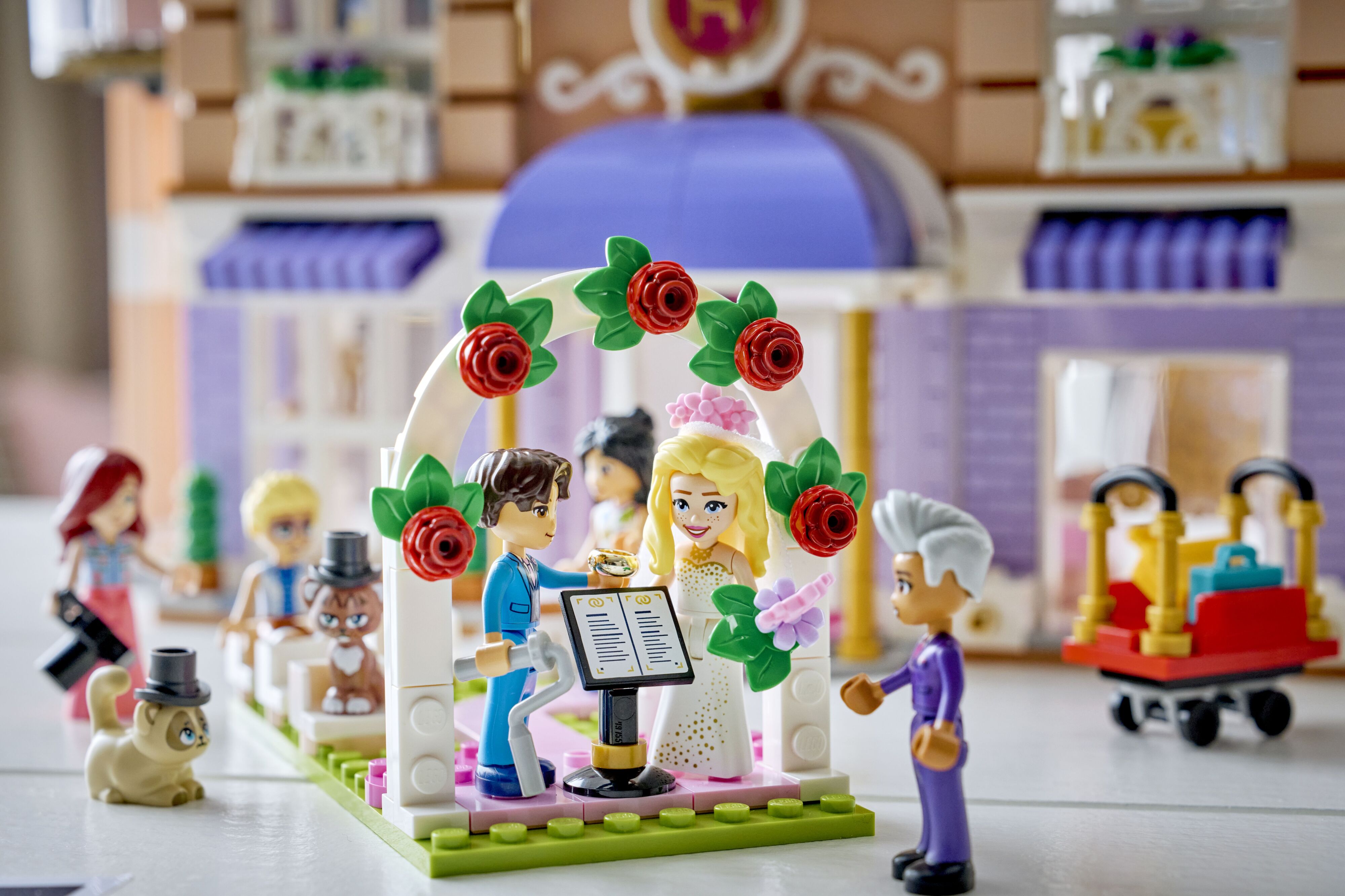 LEGO 42704 Friends Гранд-отель в Хартлейк-Сити фото 10
