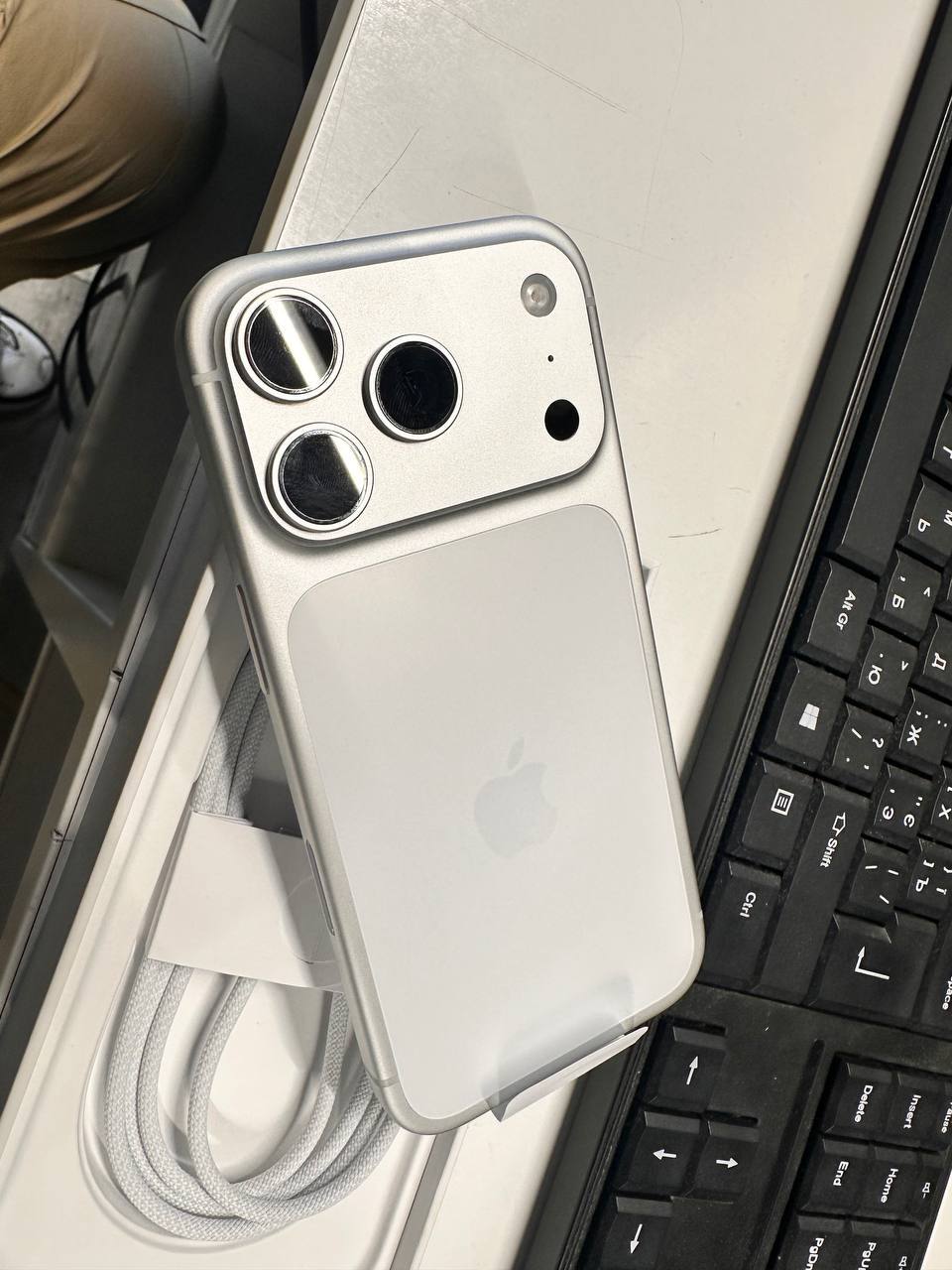 Смартфон Apple iPhone 17 Pro 512GB Silver (MG8K4AF/A) фото 