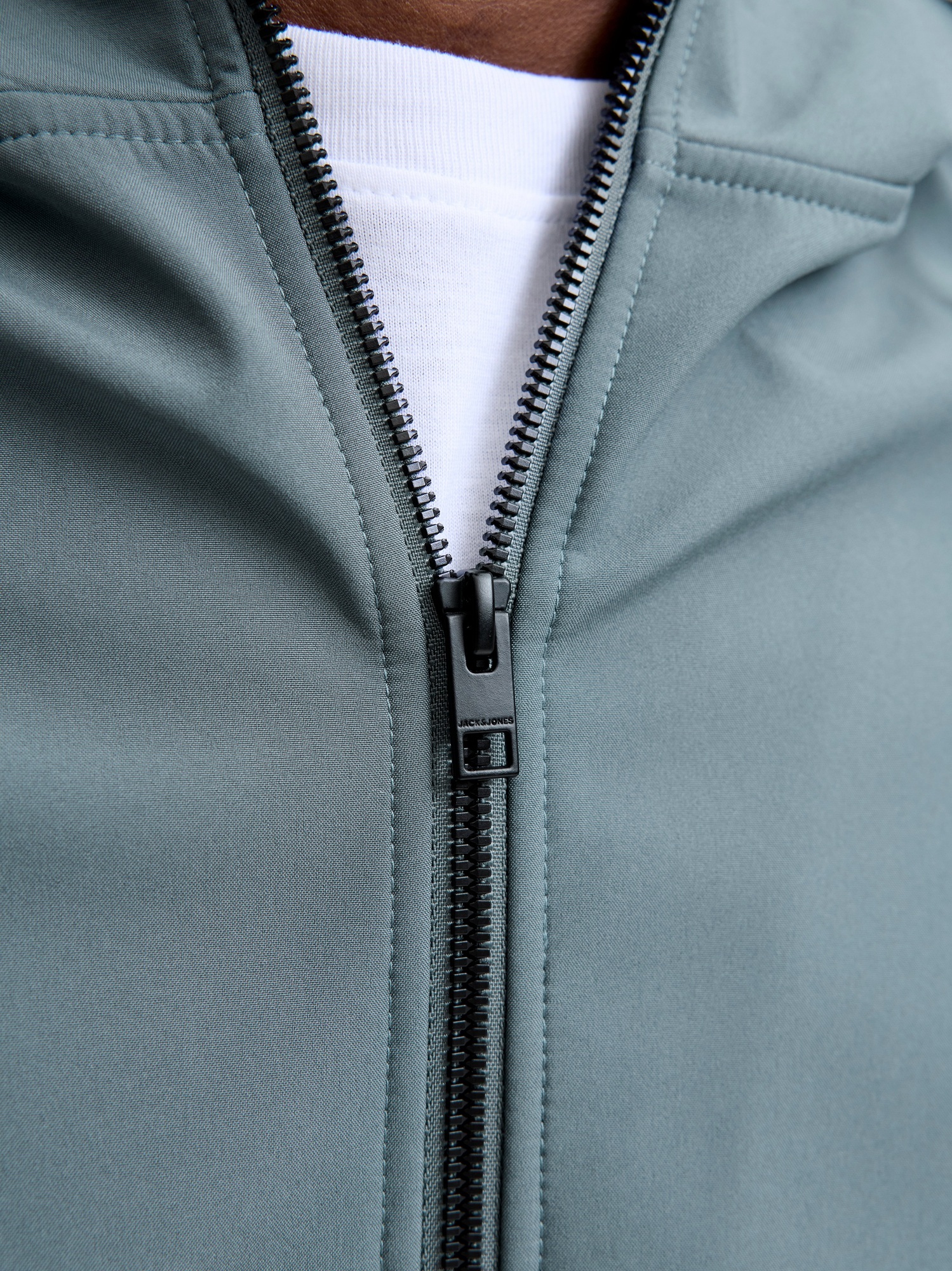 Ветровка мужская Jack &amp; Jones Jjebasic Softshell Hood Noos 12236300 XL серо-зеленая фото 
