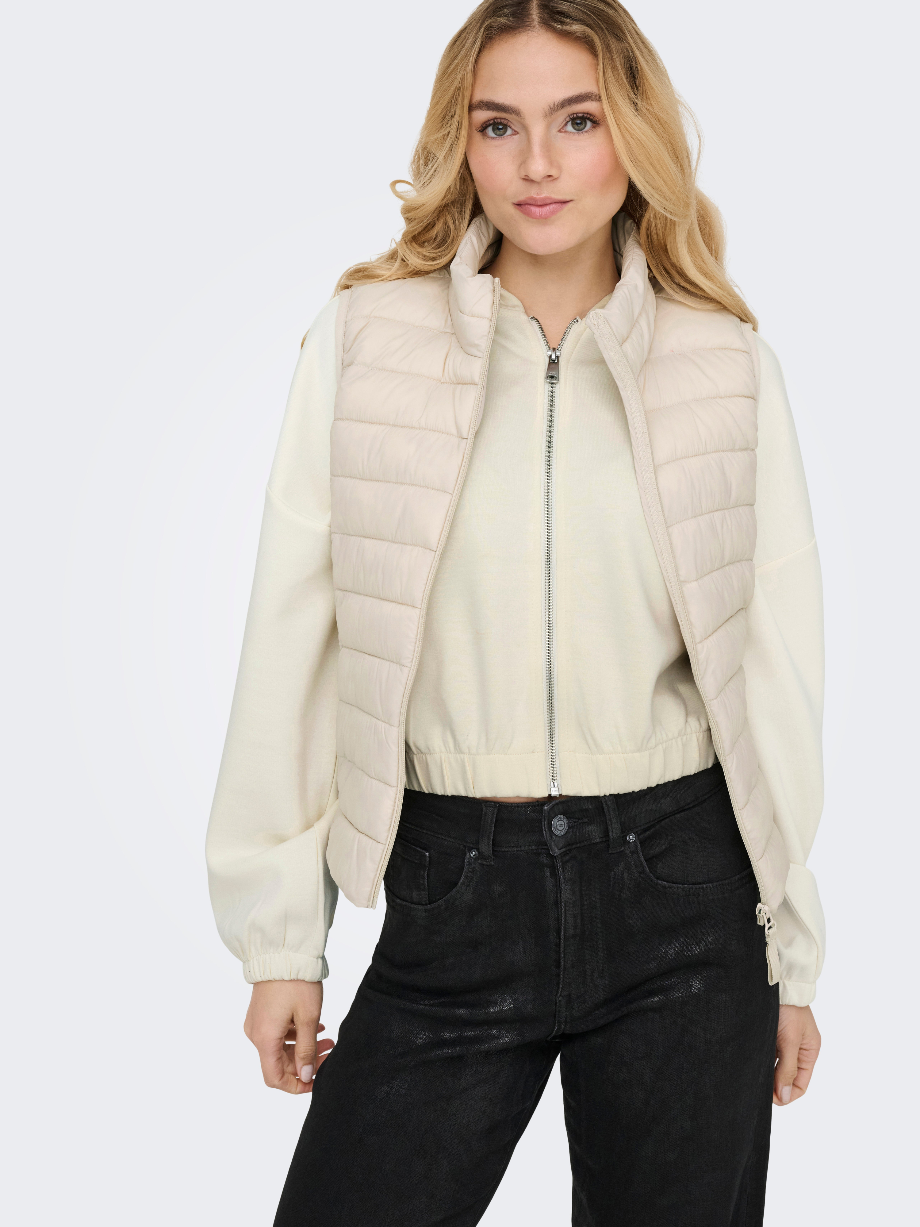 Толстовка женская ONLY Onlscarlett L/S Zip Hood Swt Noos 15346449 S молочная фото 