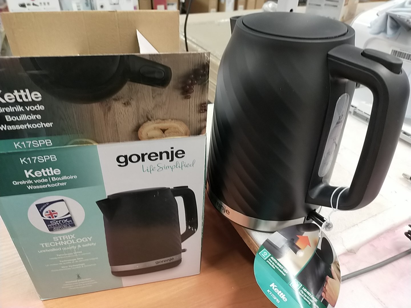 Електрочайник Gorenje Strix K17SPBфото2