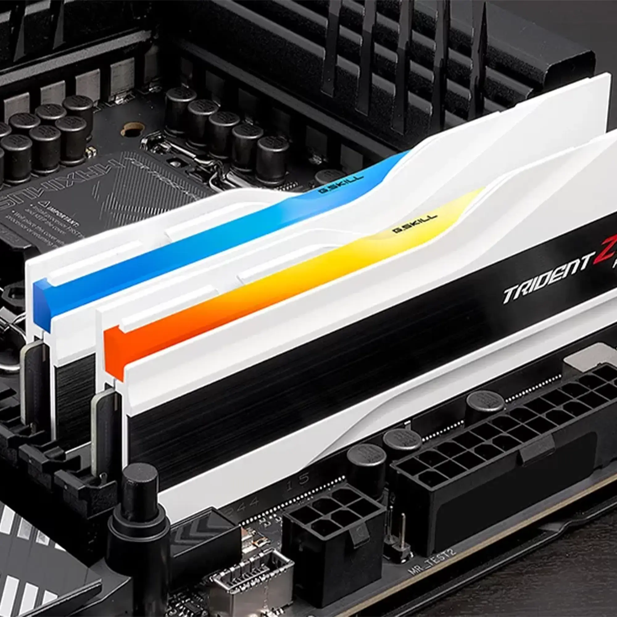 Память для ПК G.SKILL DDR5 6000 32GB (2x16GB) Trident Z5 RGB (F5-6000J3636F16GX2-TZ5RW) фото5