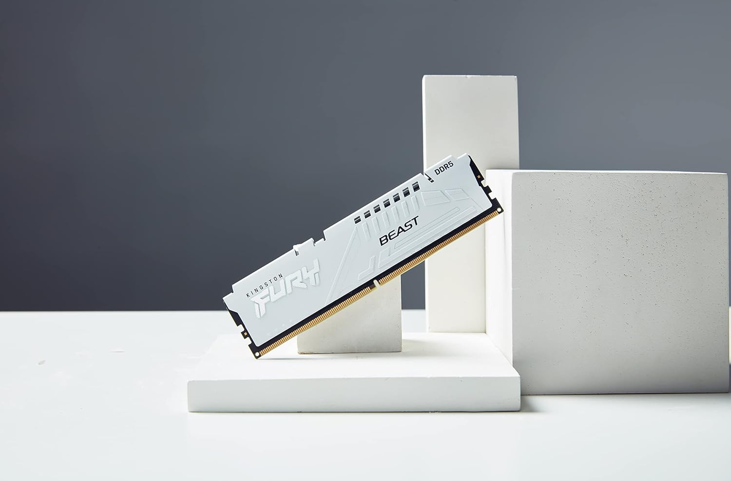 Память Kingston DDR5 5600 16GB FURY Beast White (KF556C40BW-16) фото 6