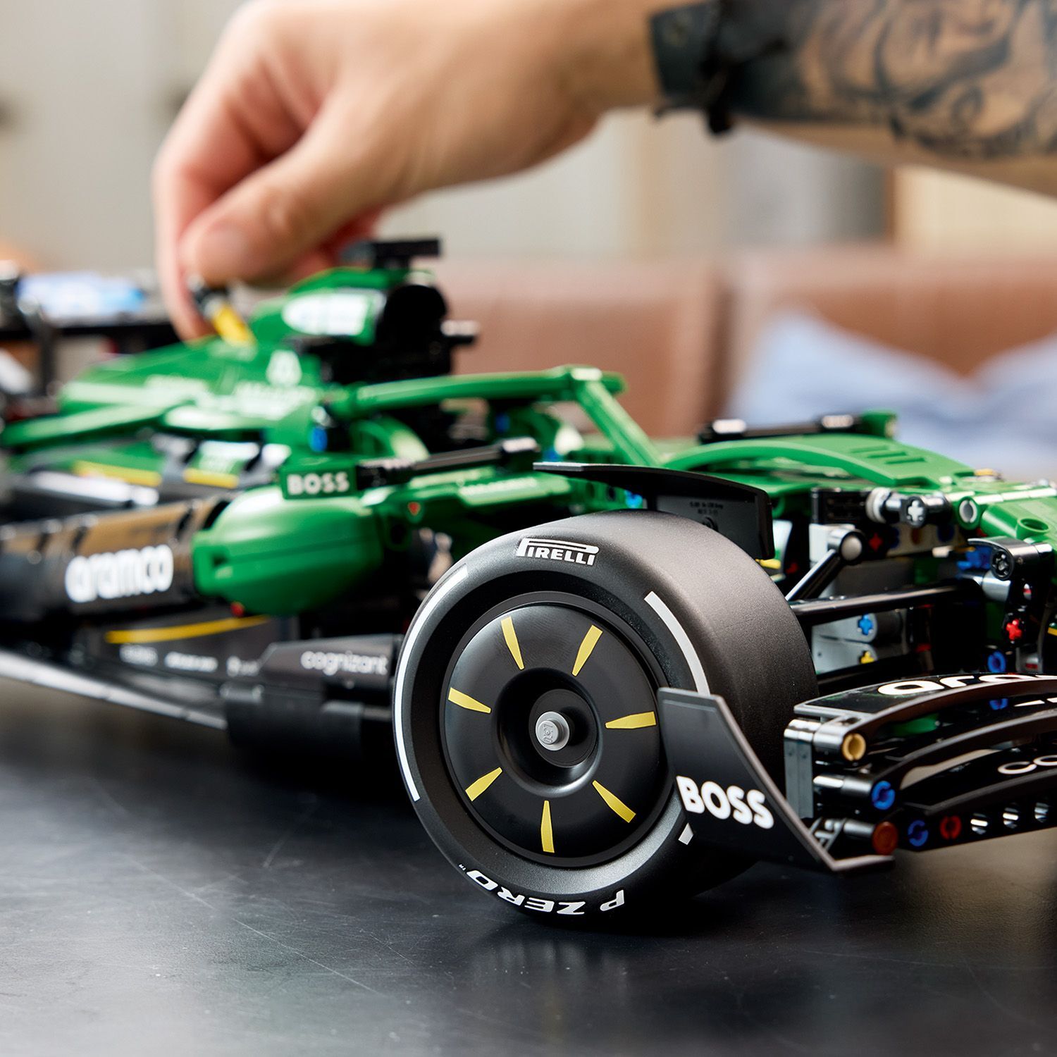 LEGO 42240 Technic Автомобиль Формулы-1 Aston Martin Aramco AMR25 фото 