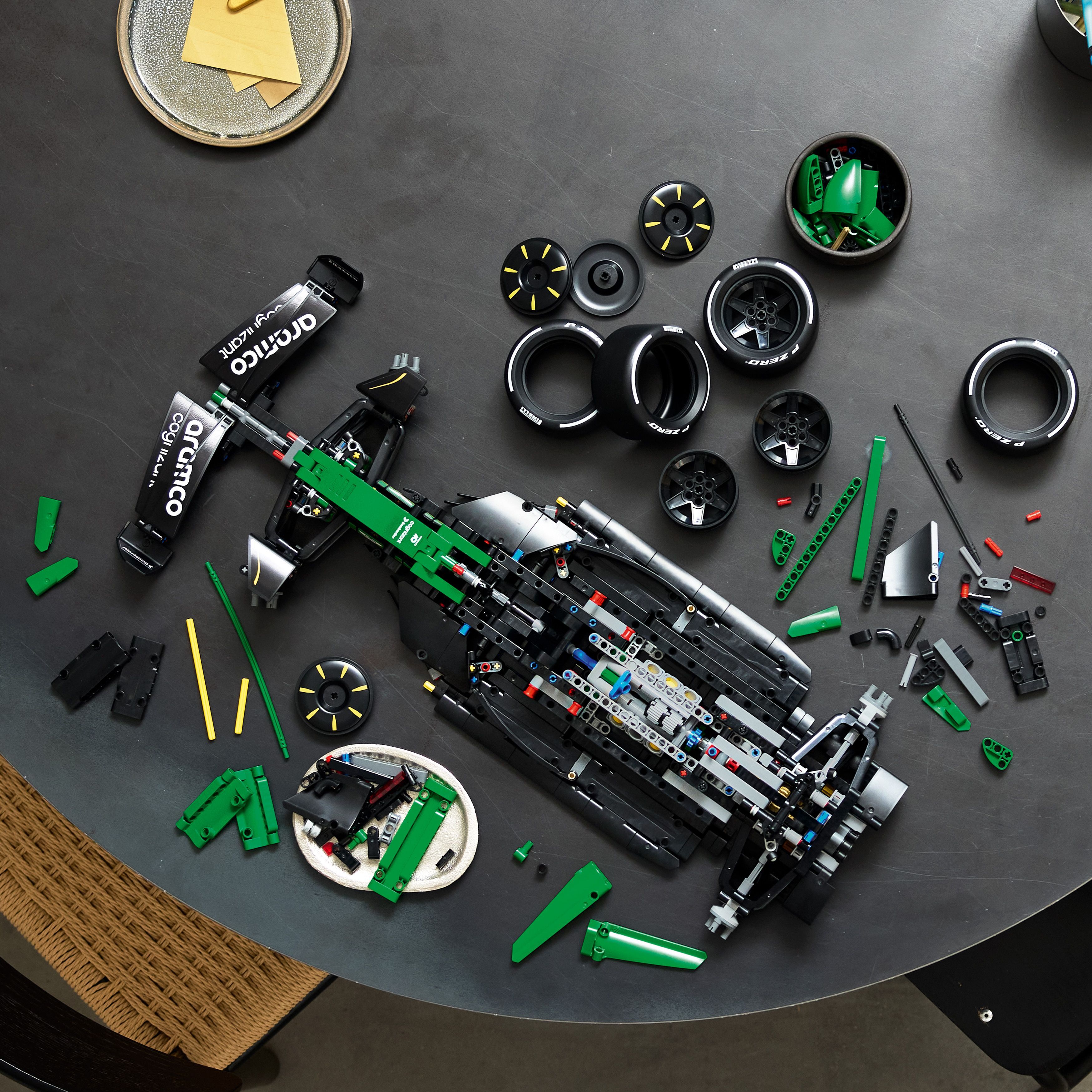 LEGO 42240 Technic Автомобиль Формулы-1 Aston Martin Aramco AMR25 фото 