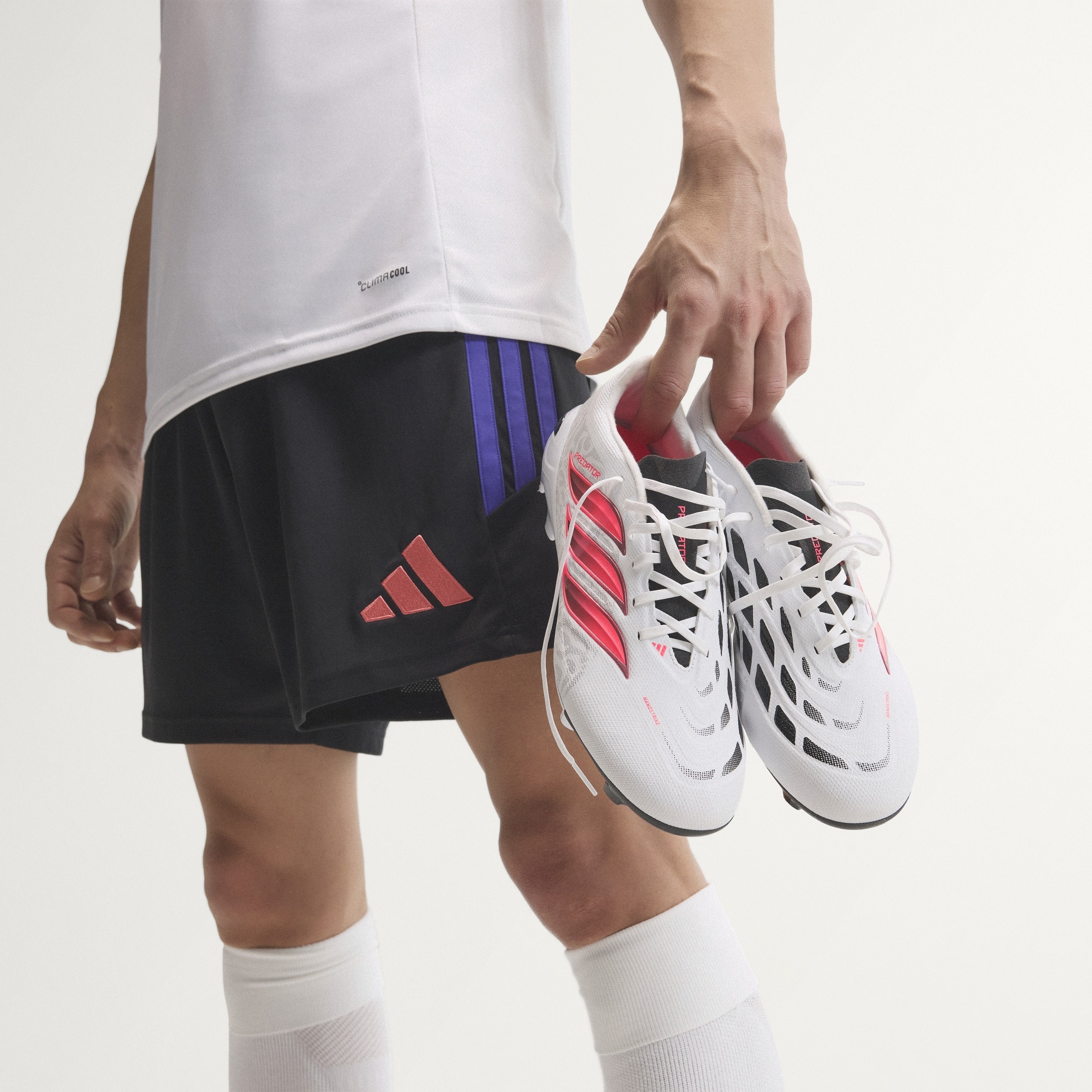 Бутсы Adidas Predator League FG IH7154 44 (9,5 UK) белые фото9