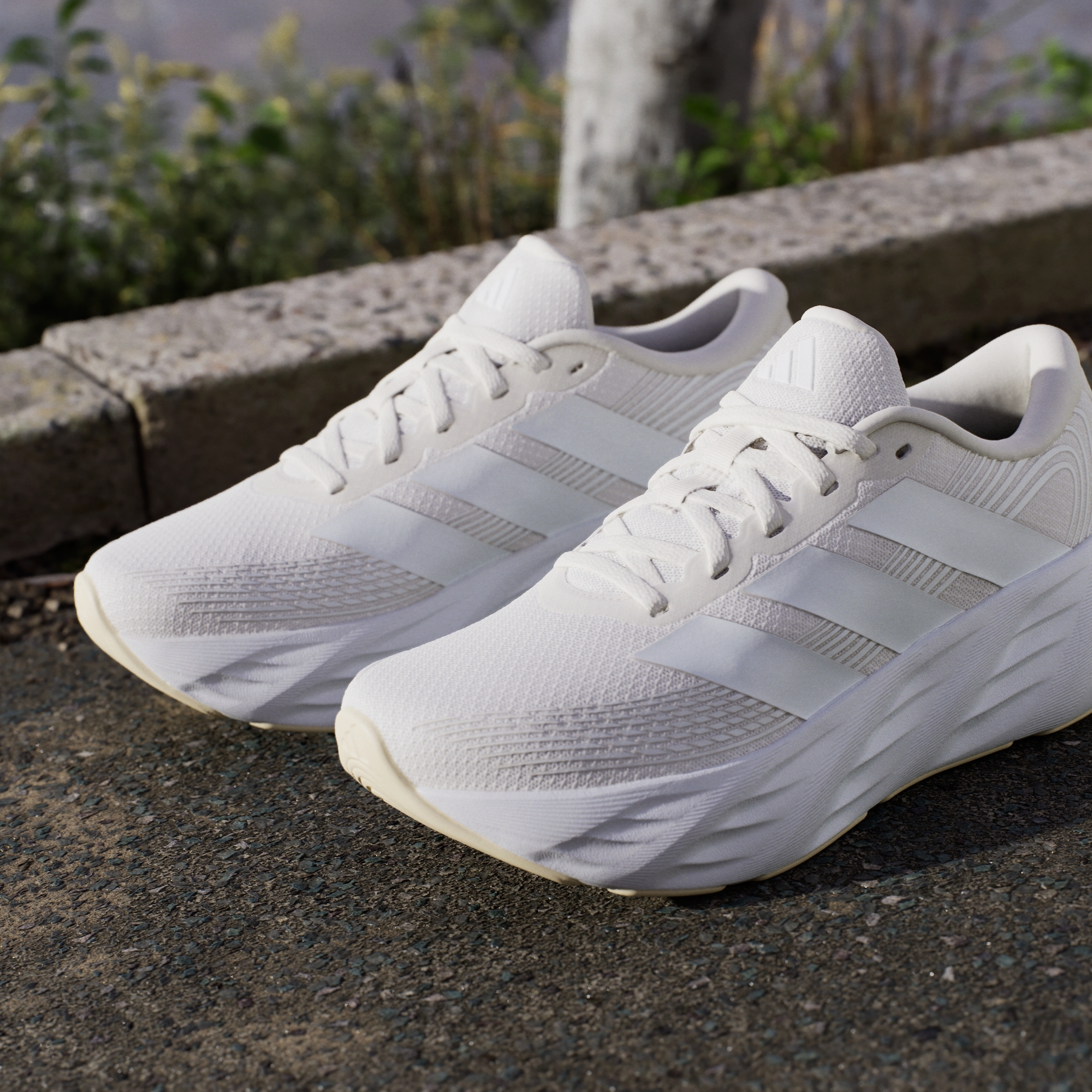 Кроссовки женские Adidas Galaxy 8 W IH9794 36 (3,5 UK) белые фото5