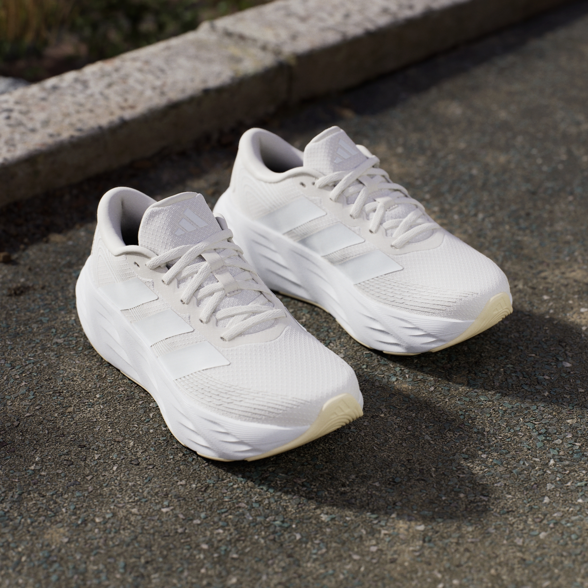 Кроссовки женские Adidas Galaxy 8 W IH9794 36 (3,5 UK) белые фото7