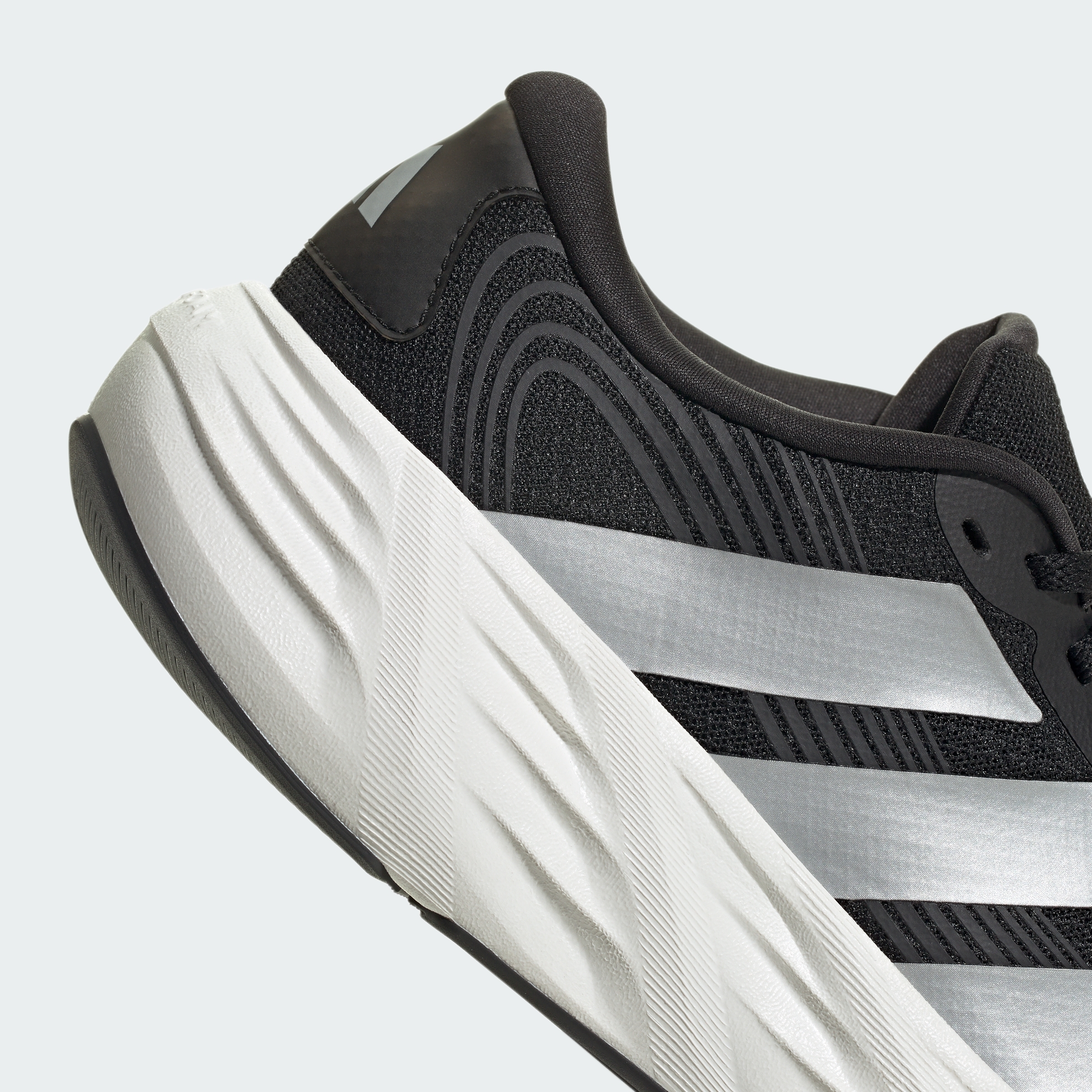 Кроссовки женские Adidas Galaxy 8 W IH9795 36 (3,5 UK) черные фото7