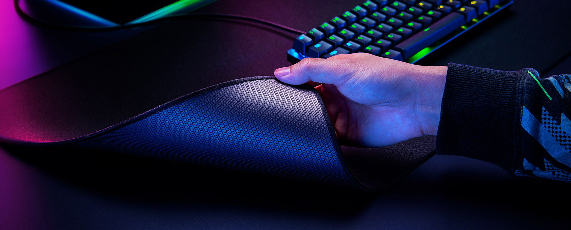 Игровая поверхность Razer Strider L Speed/Control Black (RZ02-03810200-R3M1) фото 
