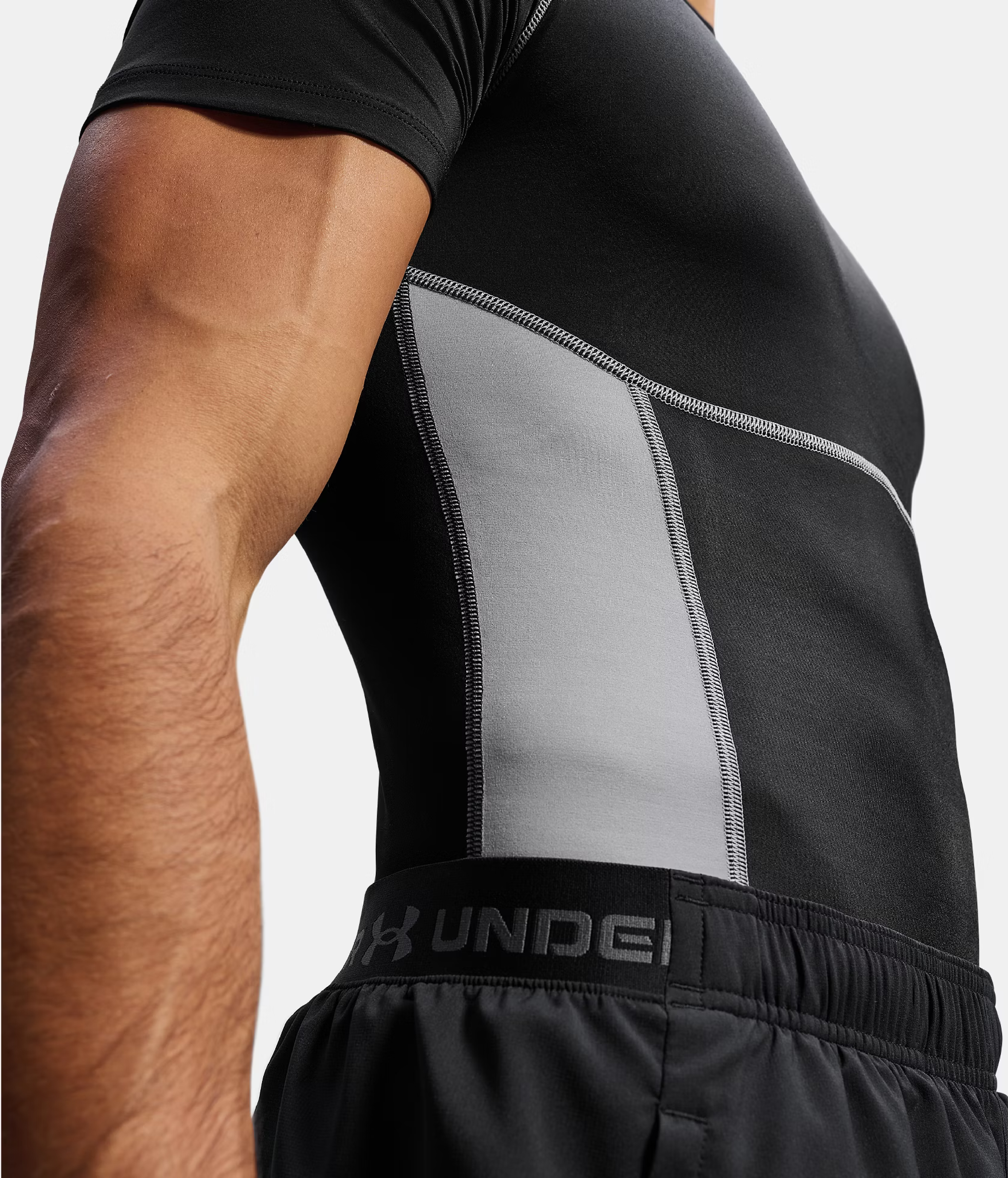Футболка чоловіча Under Armour HG Elite Fitted SS 6015379-008 XL Чорнафото