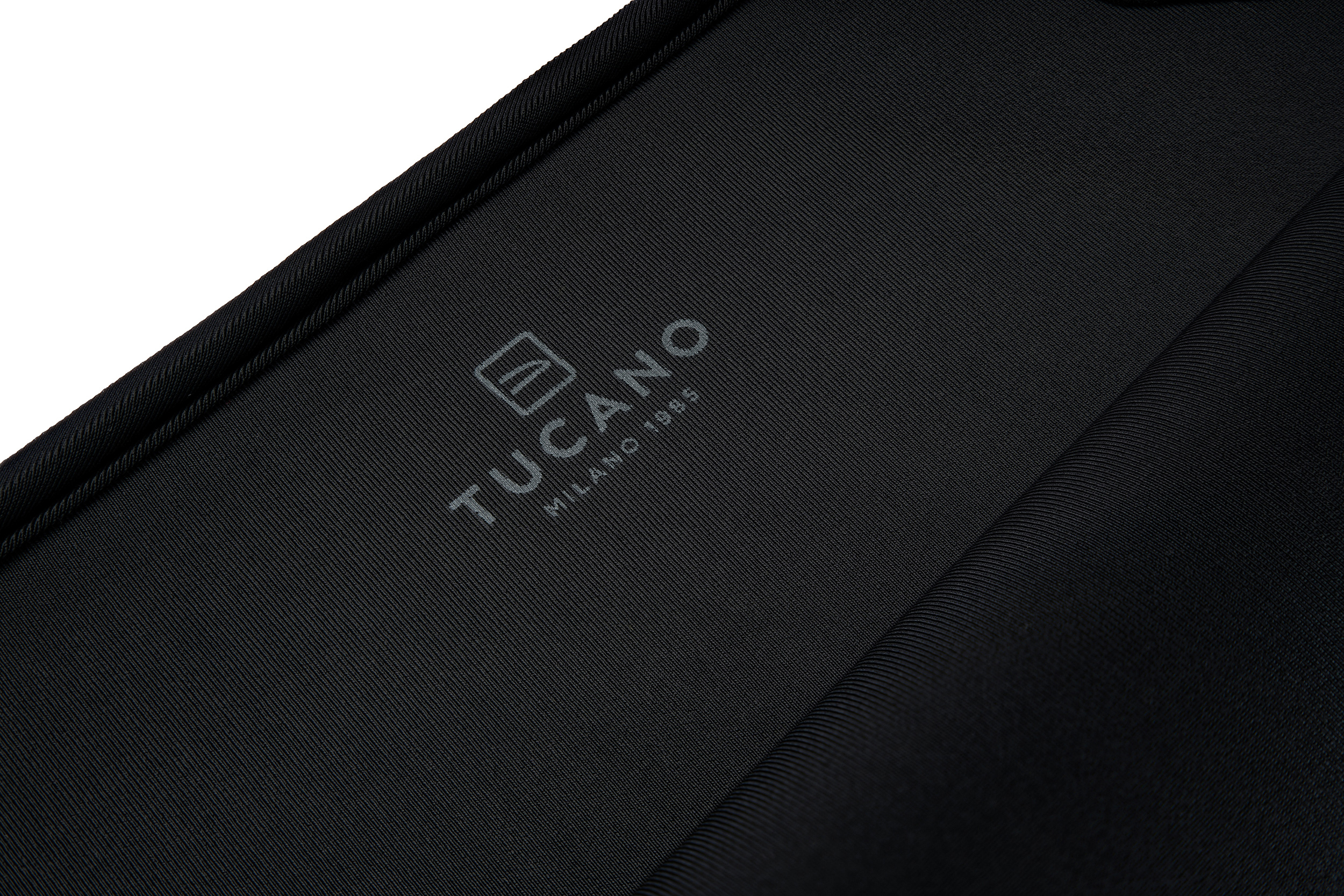 Чехол Tucano Velluto 2 для ноутбука 15.6-16" черный (BFVEL2MB16-BK) фото5