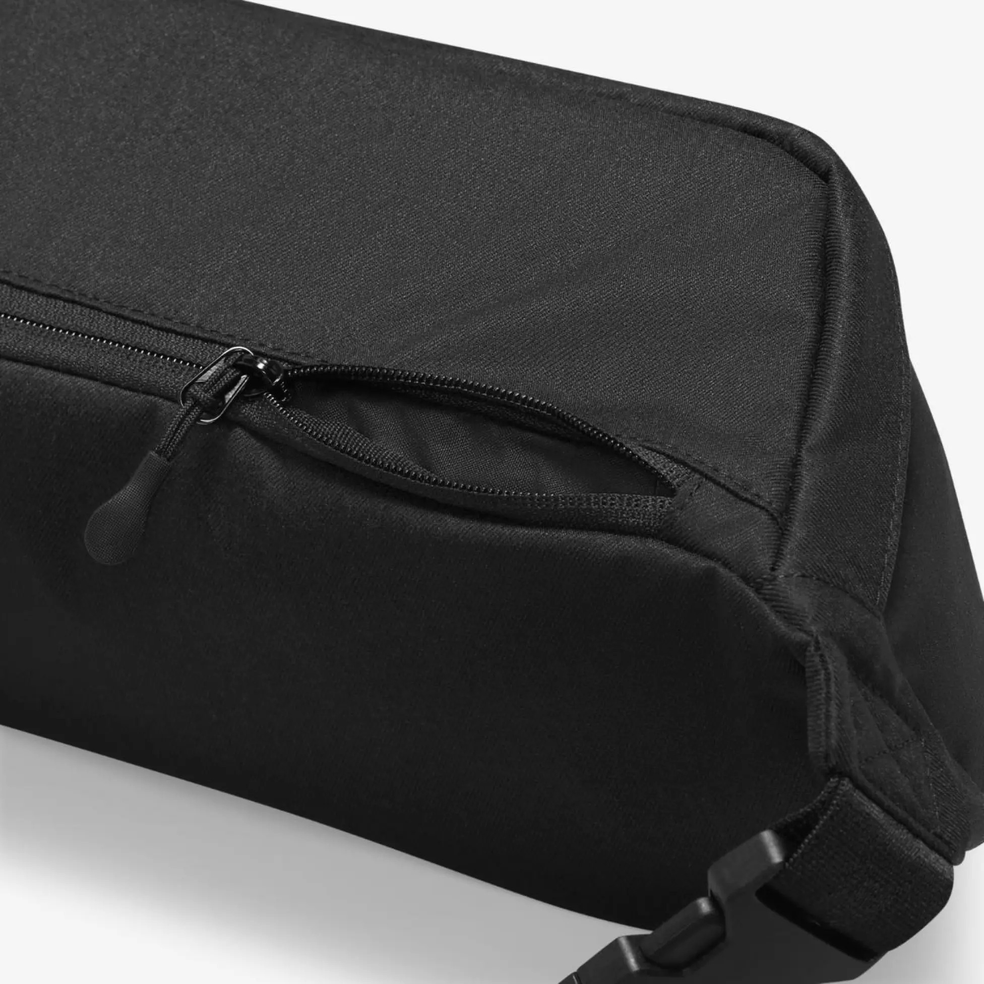Сумка на пояс Nike Nk Elmntl Prm Waistpack DN2556-010 черная фото5