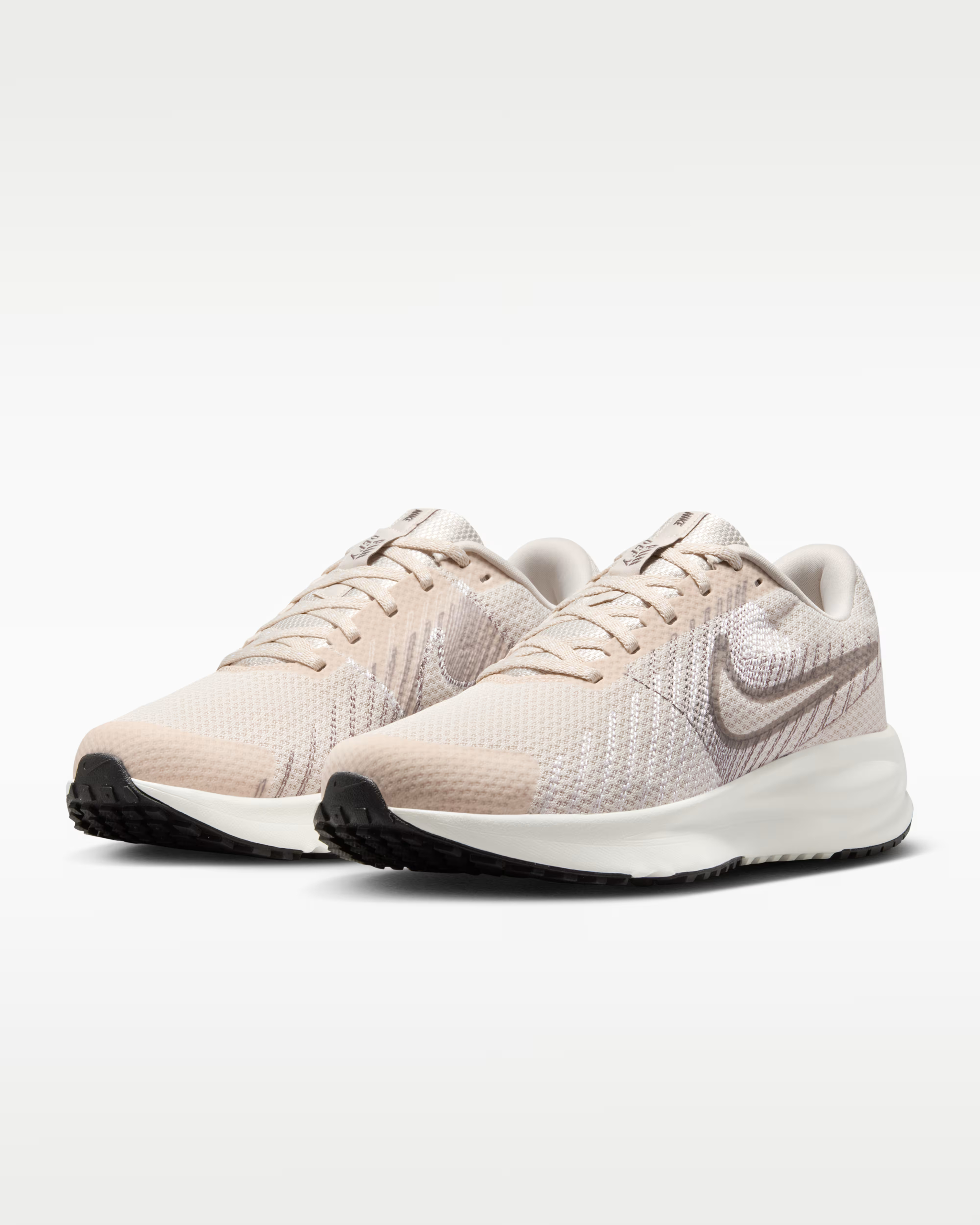 Кроссовки женские Nike W Run Defy HM9593-100 40 (8,5 US) молочные фото3